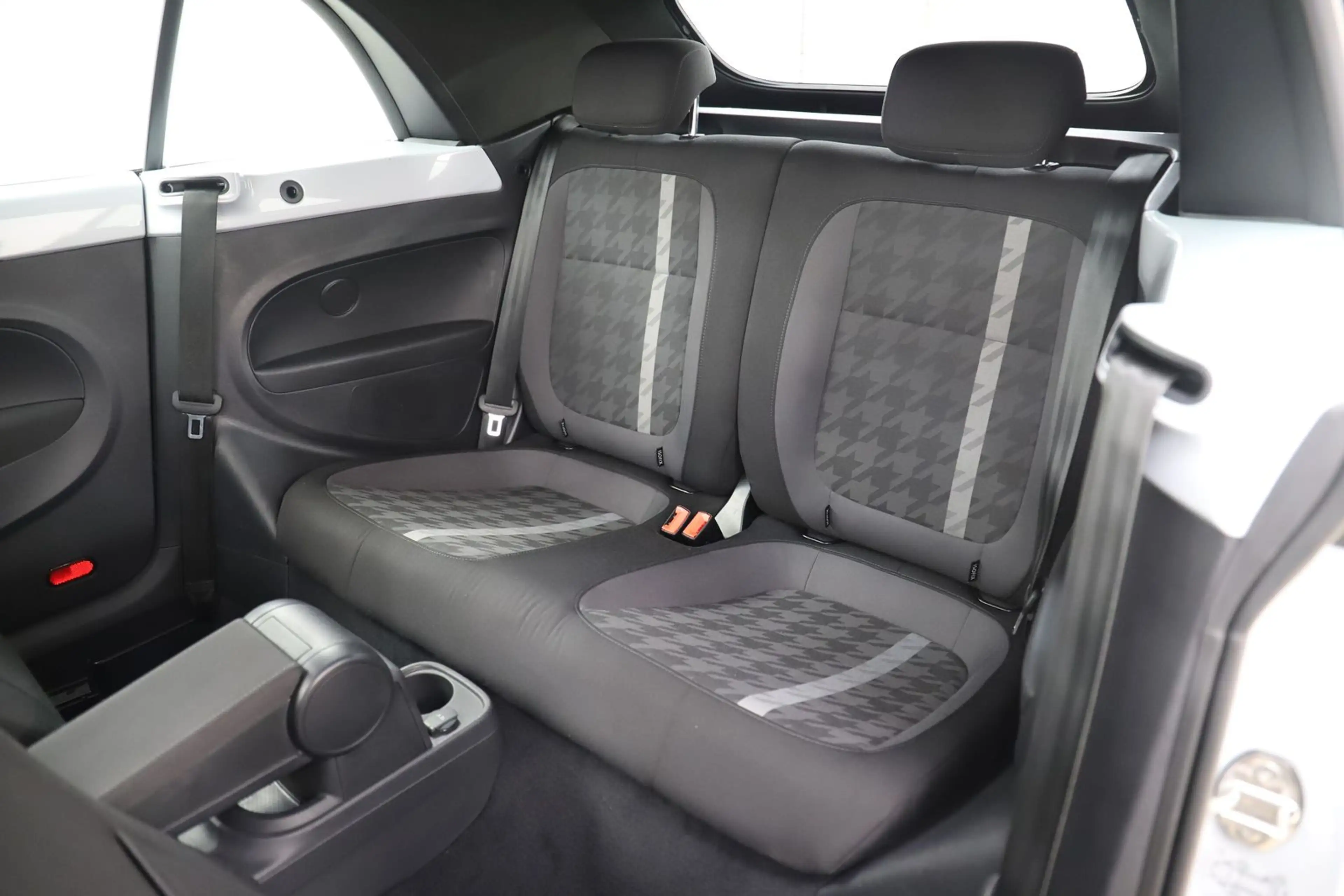 Volkswagen Beetle 1.2TSI 105PS DSG Design Navi RCAM 1Hand — photo 14