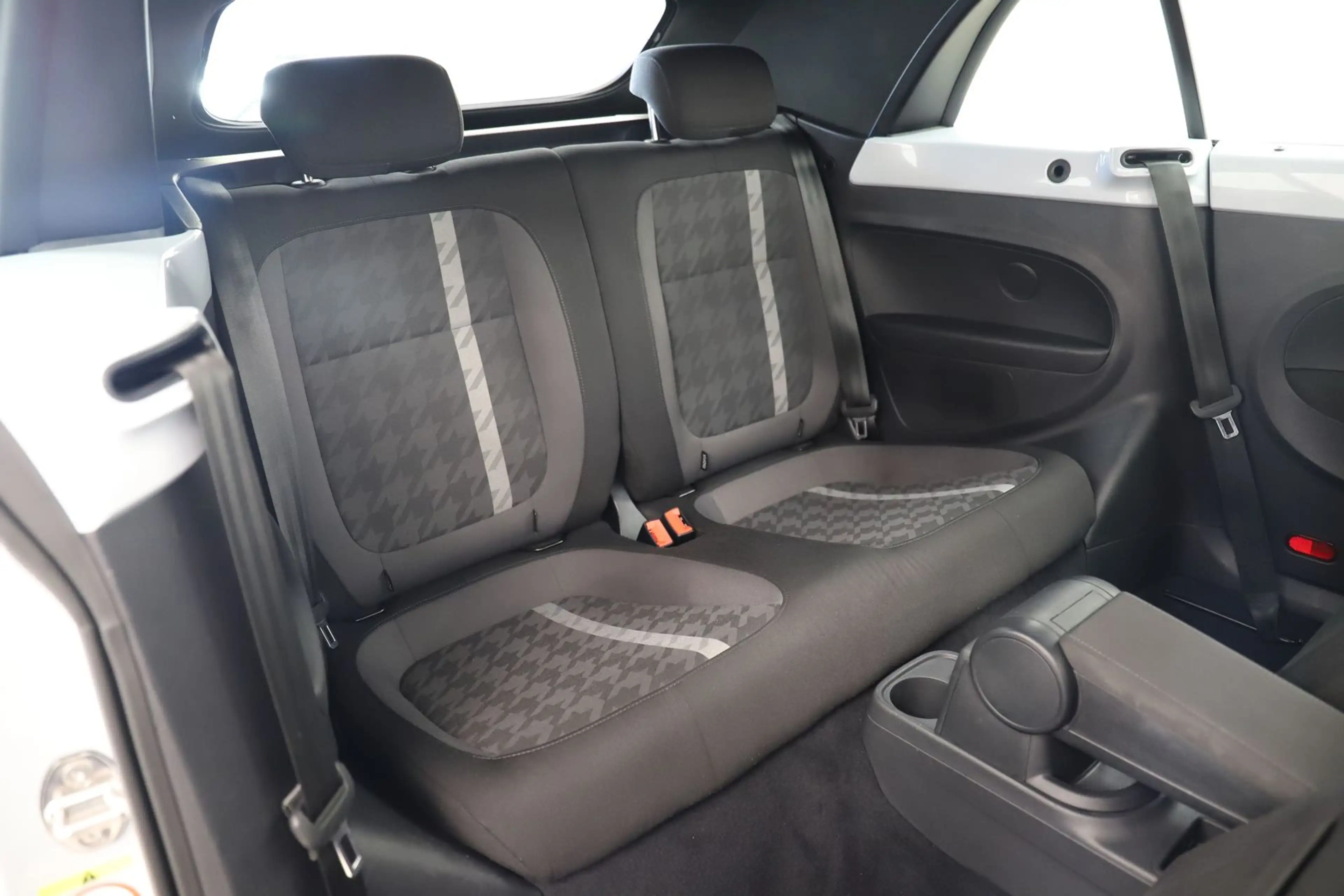 Volkswagen Beetle 1.2TSI 105PS DSG Design Navi RCAM 1Hand — photo 15