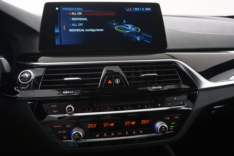 BMW 520 d Sport Line// Kurvenlicht// Fernlichtassistent // — photo 6