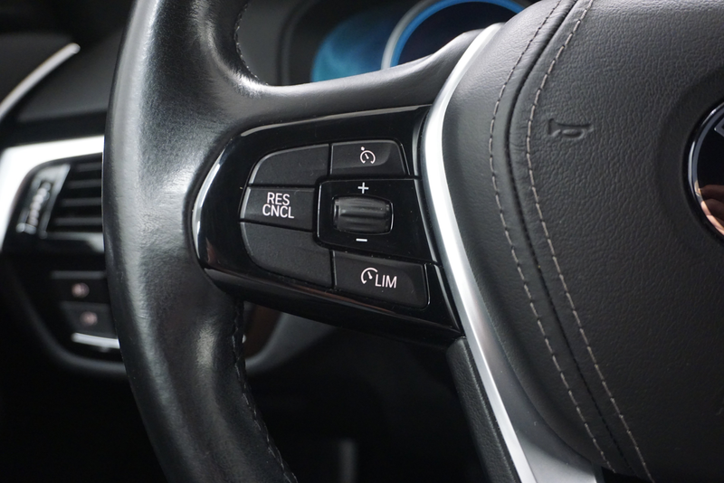 BMW 520 d Sport Line// Kurvenlicht// Fernlichtassistent // — photo 16