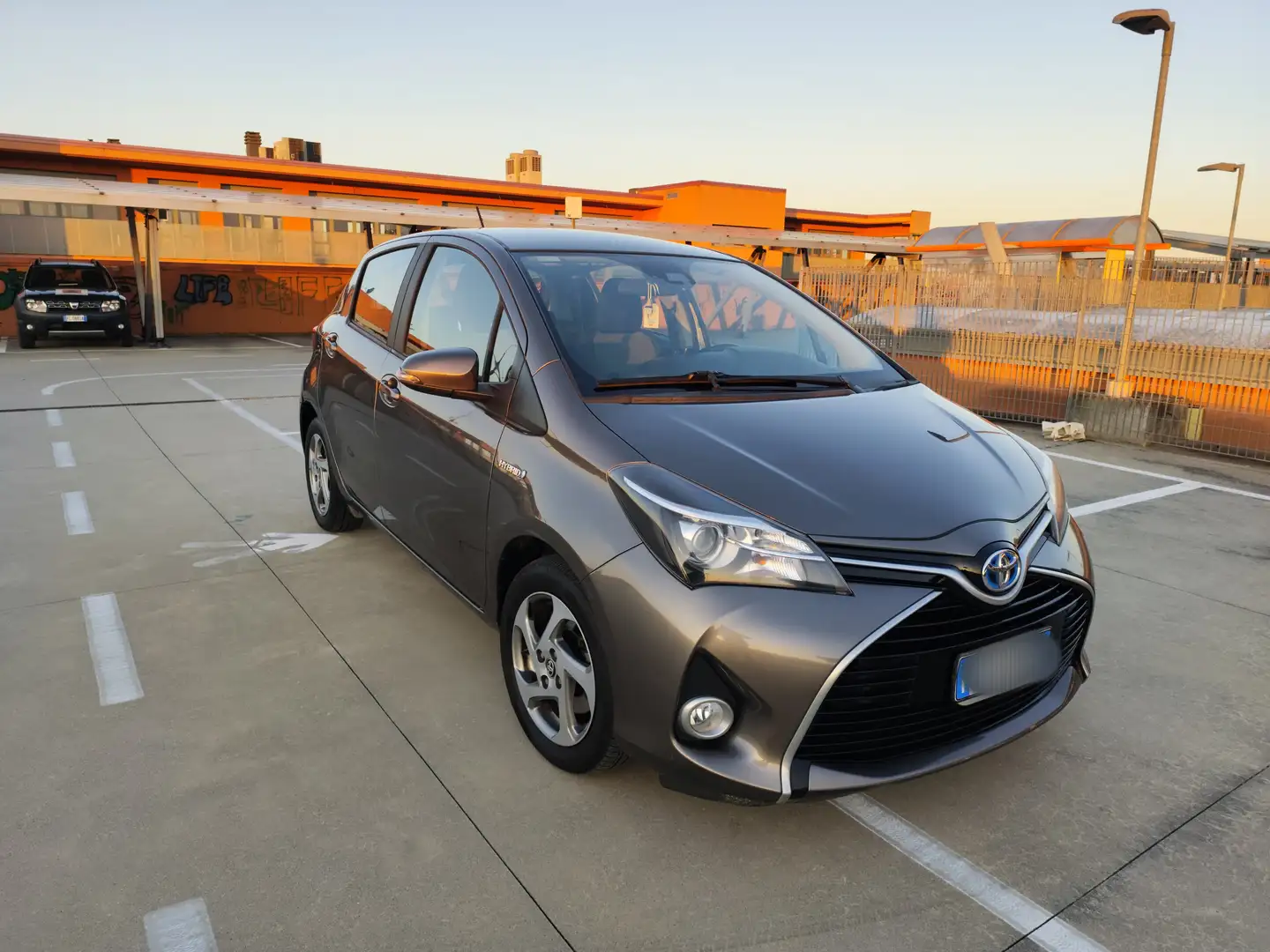 Toyota Yaris Grigio - 1