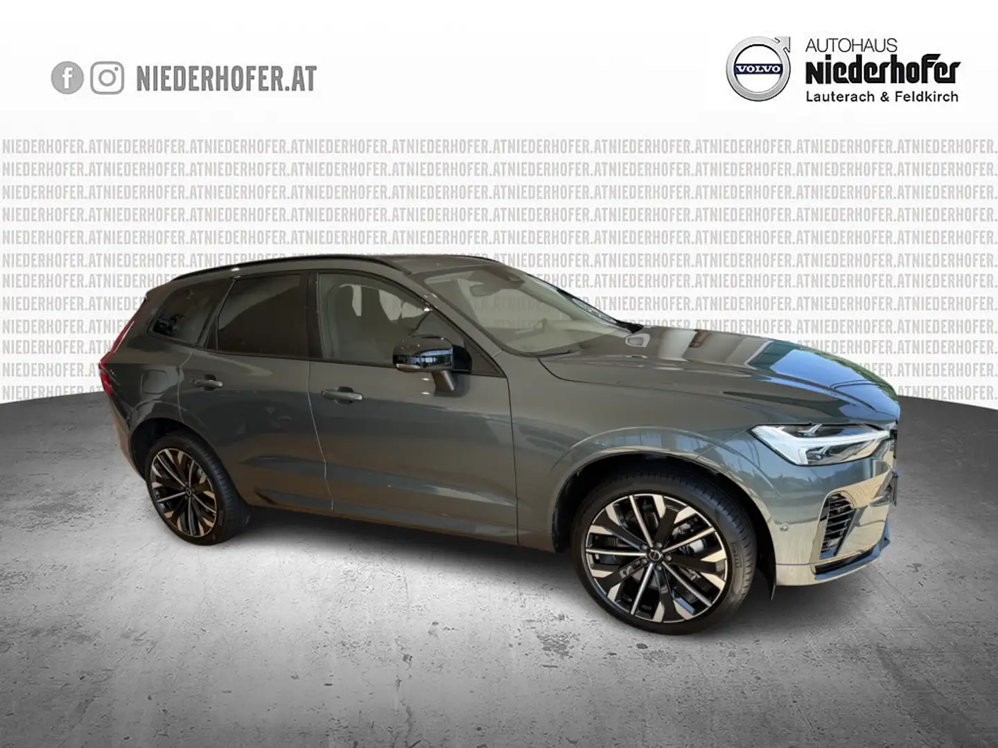 Volvo XC60 T6 AWD PHEV 18,8kWh Ultra Dark Aut. Grau - 2