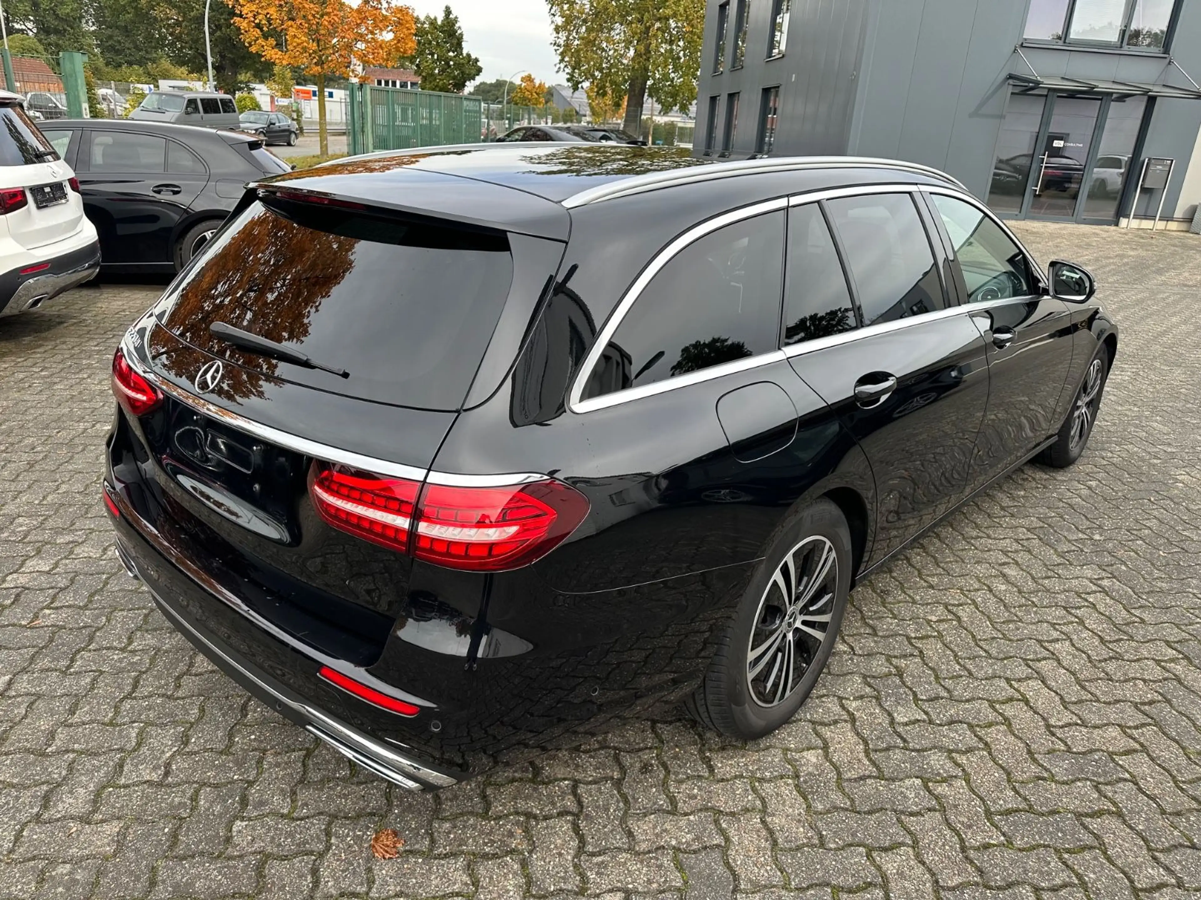 Mercedes-Benz E 220 d T Avantgarde Navi LED Kamera CarPlay — photo 3