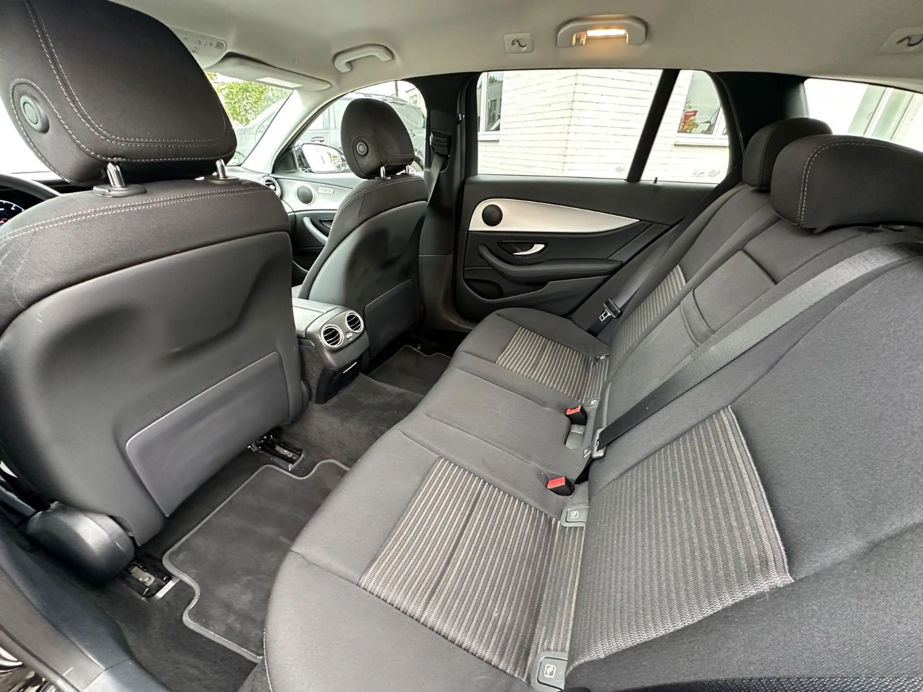Mercedes-Benz E 220 d T Avantgarde Navi LED Kamera CarPlay — photo 10
