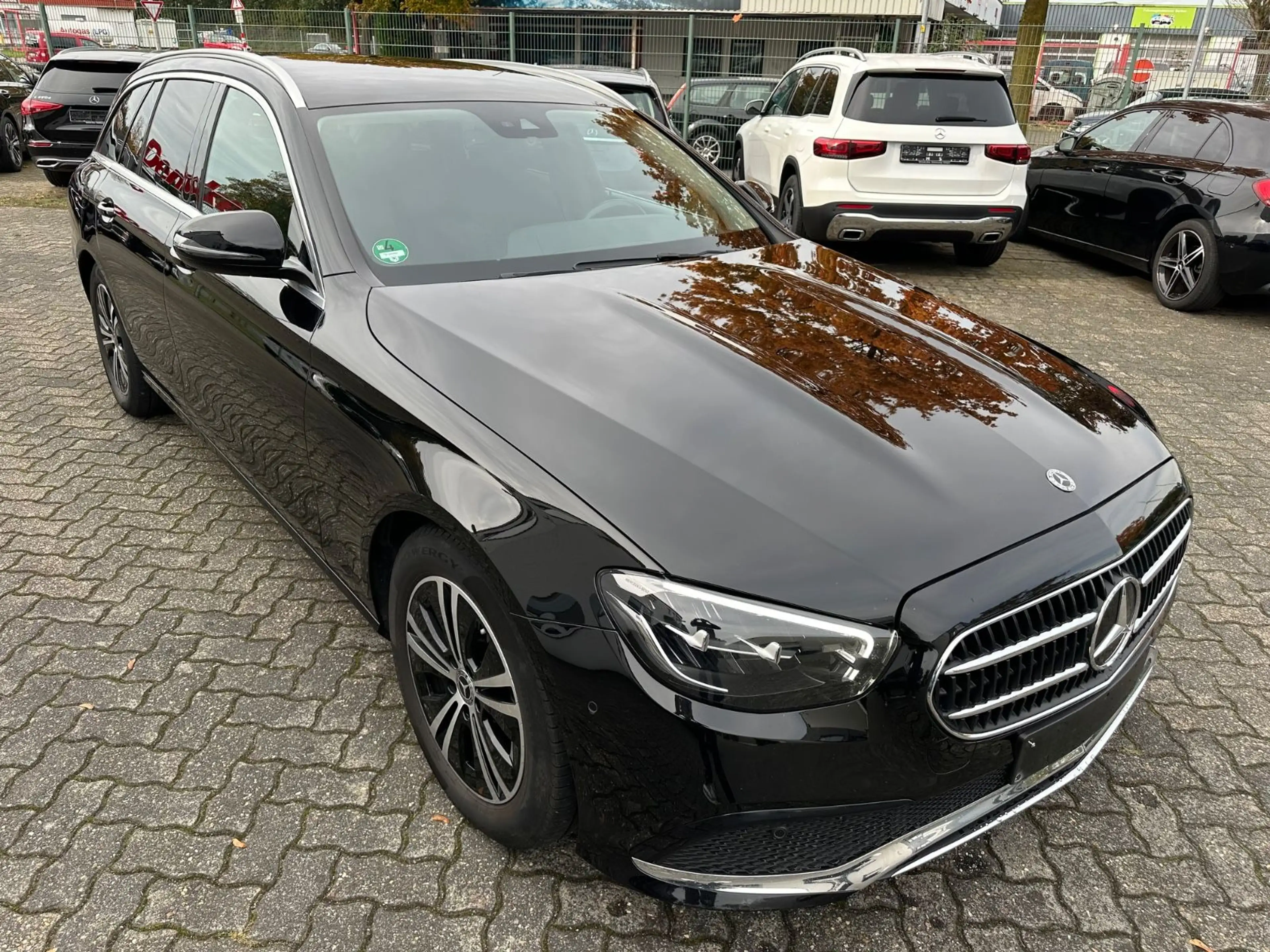 Mercedes-Benz E 220 d T Avantgarde Navi LED Kamera CarPlay — photo 2