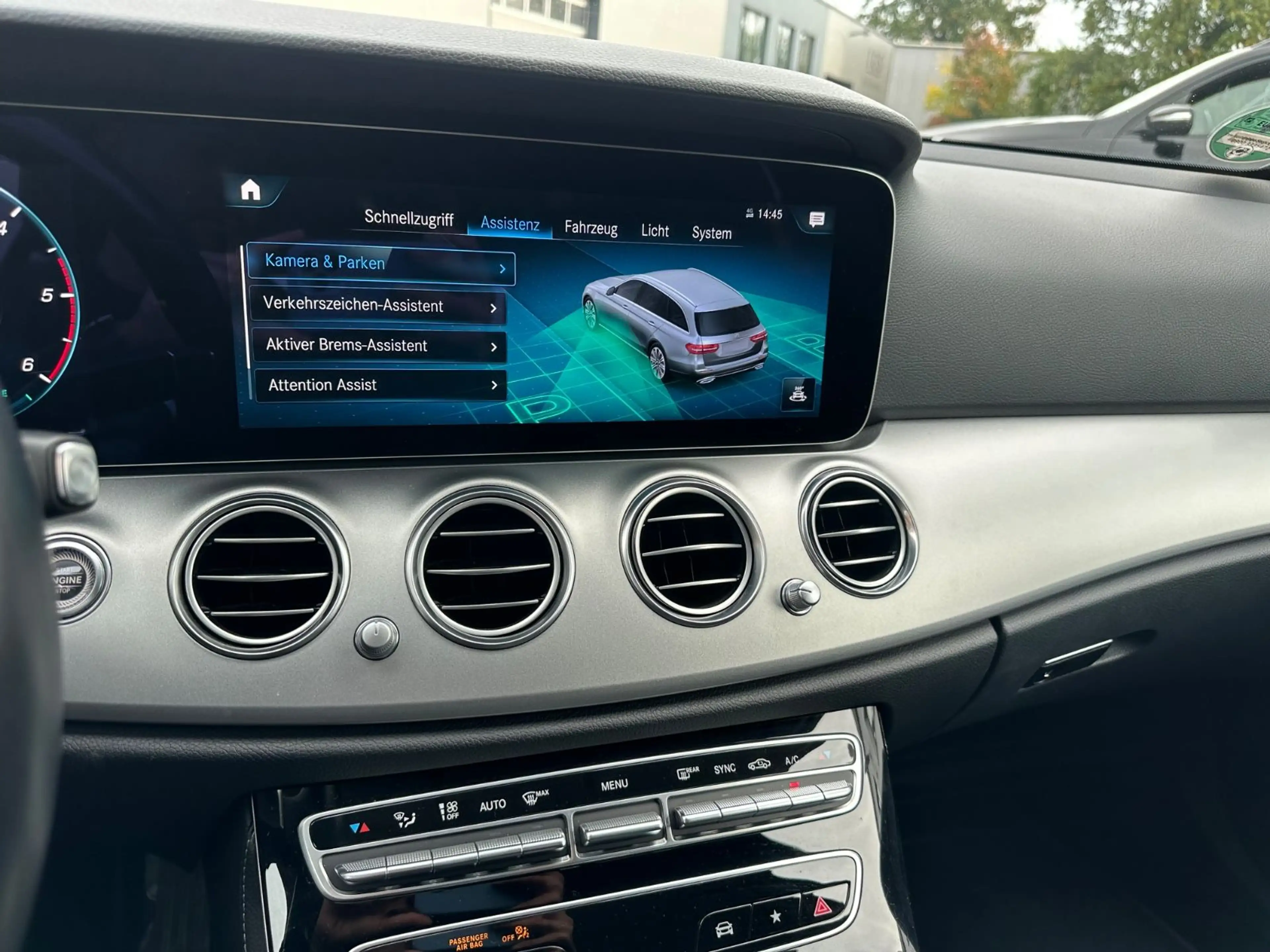 Mercedes-Benz E 220 d T Avantgarde Navi LED Kamera CarPlay — photo 11