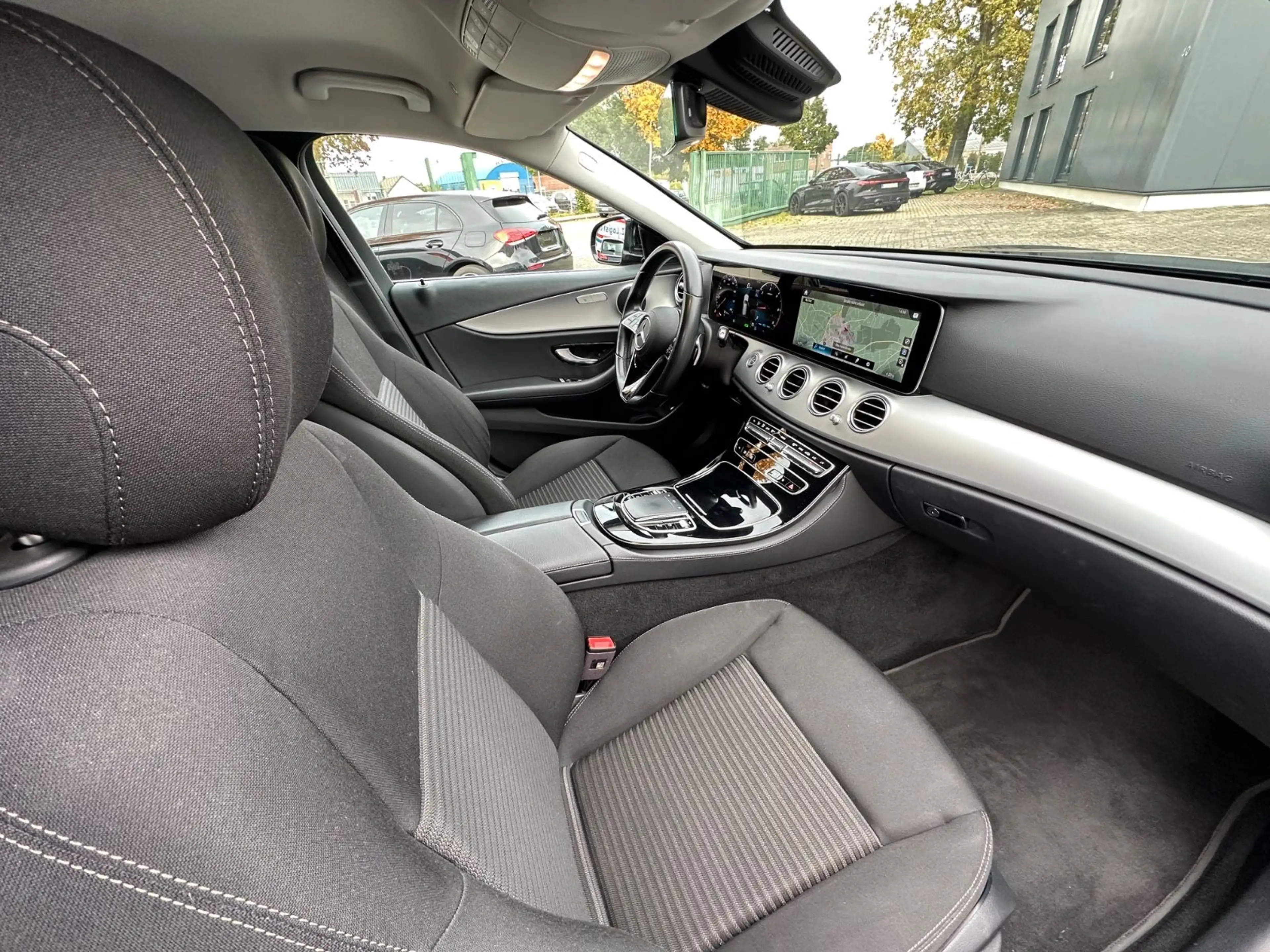 Mercedes-Benz E 220 d T Avantgarde Navi LED Kamera CarPlay — photo 14