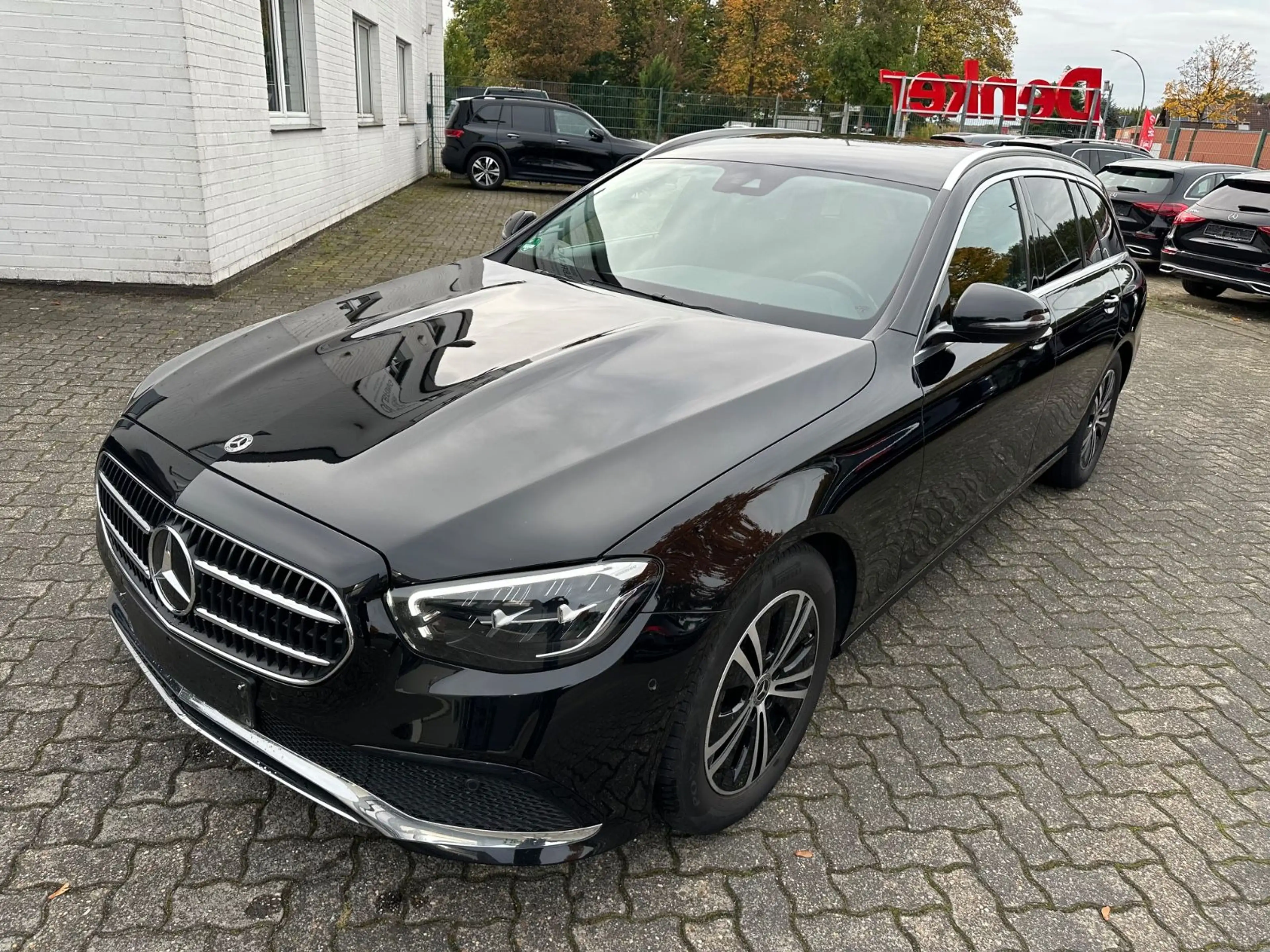 Mercedes-Benz E 220 d T Avantgarde Navi LED Kamera CarPlay