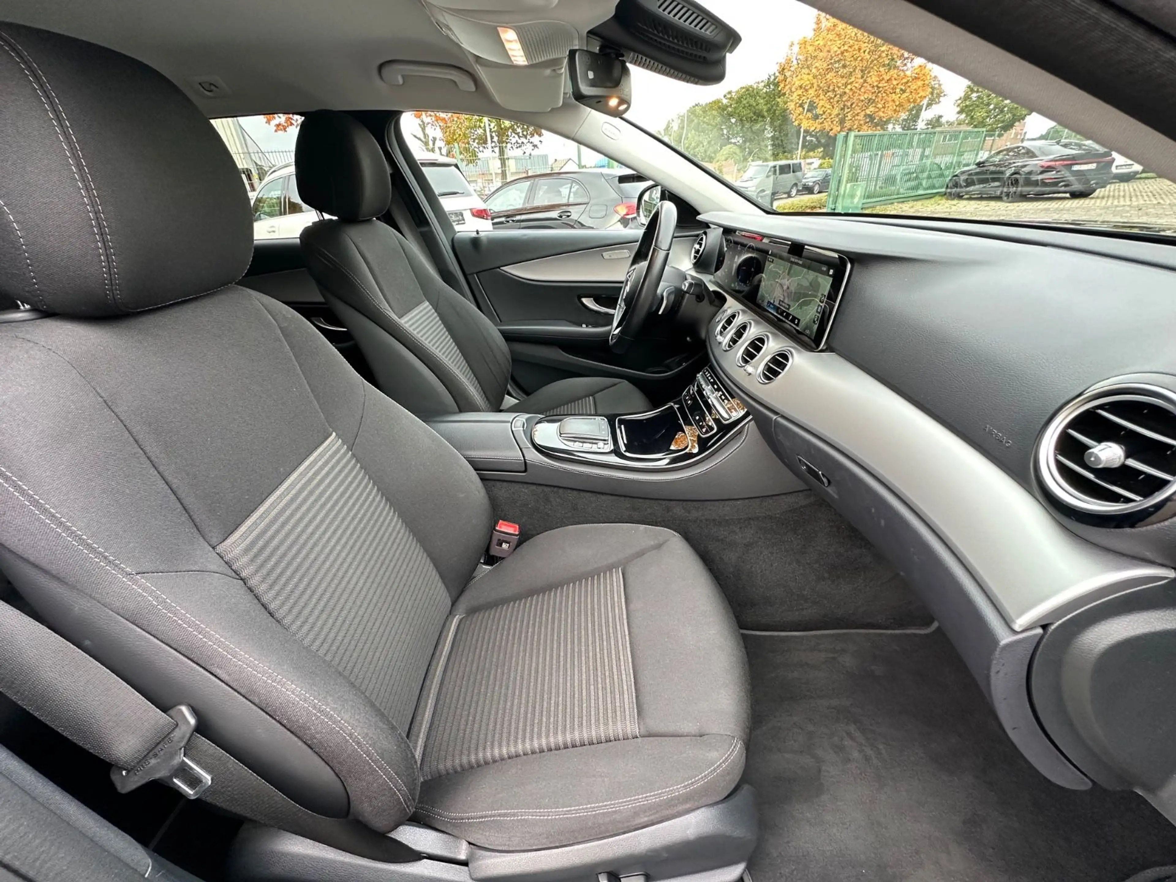 Mercedes-Benz E 220 d T Avantgarde Navi LED Kamera CarPlay — photo 15