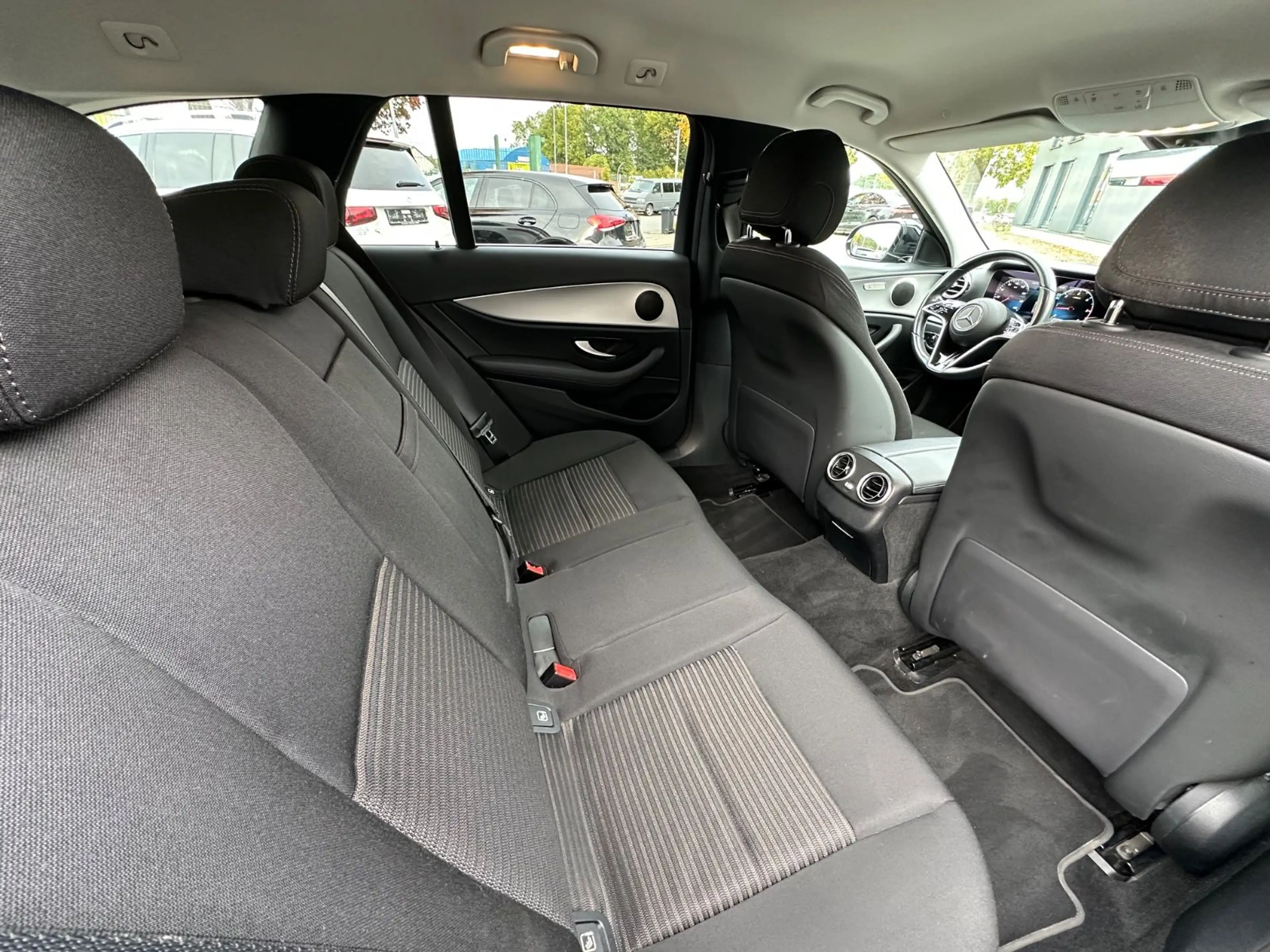 Mercedes-Benz E 220 d T Avantgarde Navi LED Kamera CarPlay — photo 12