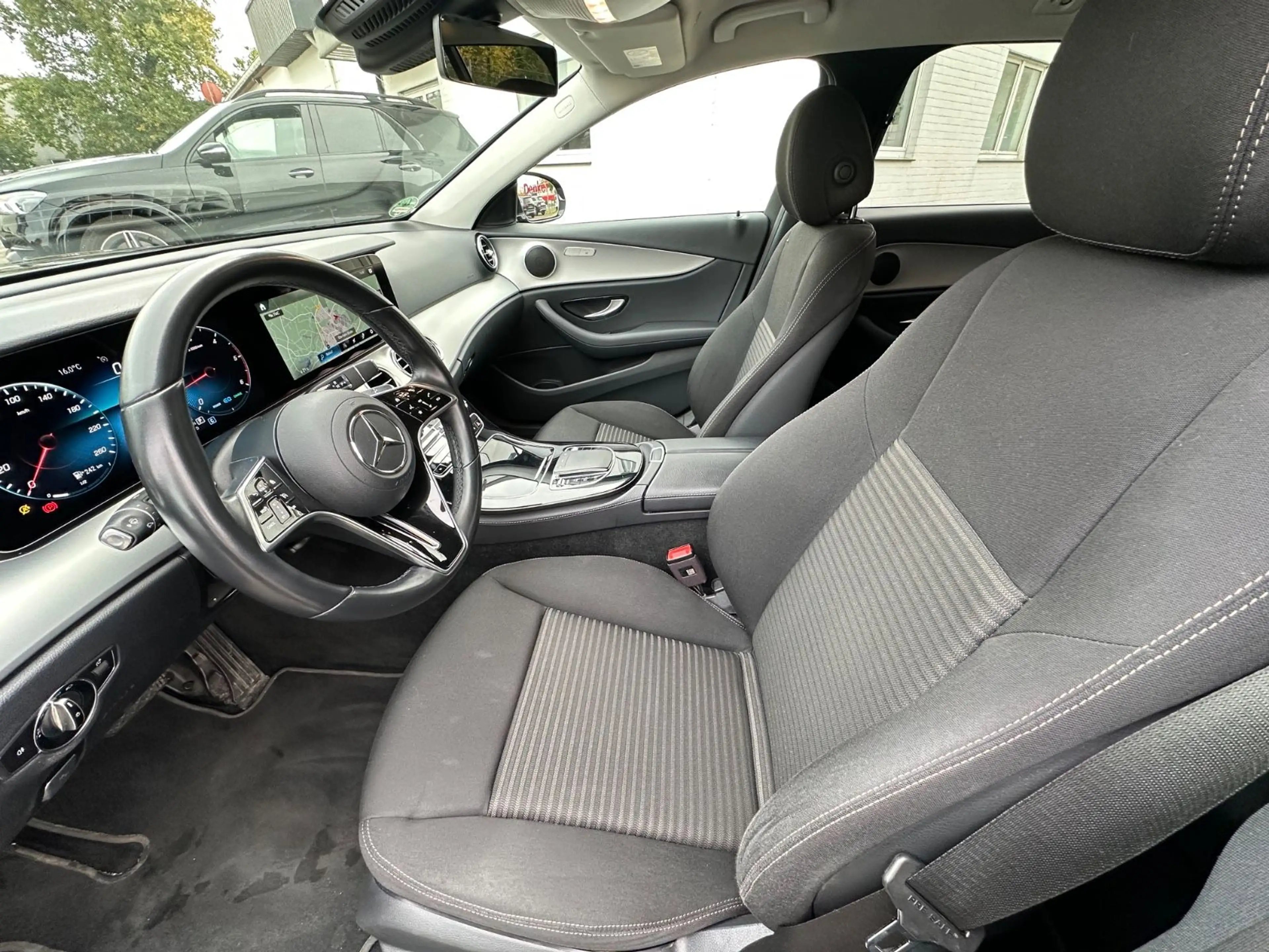 Mercedes-Benz E 220 d T Avantgarde Navi LED Kamera CarPlay — photo 9