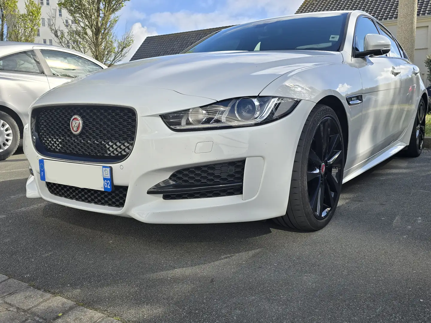 Jaguar XE XE 2.0 D - 180 ch BVA AWD R-Sport Blanc - 2
