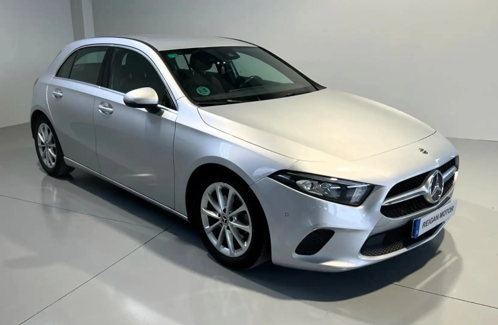 Mercedes-Benz A 180 180d 7G-DCT Plateado - 1