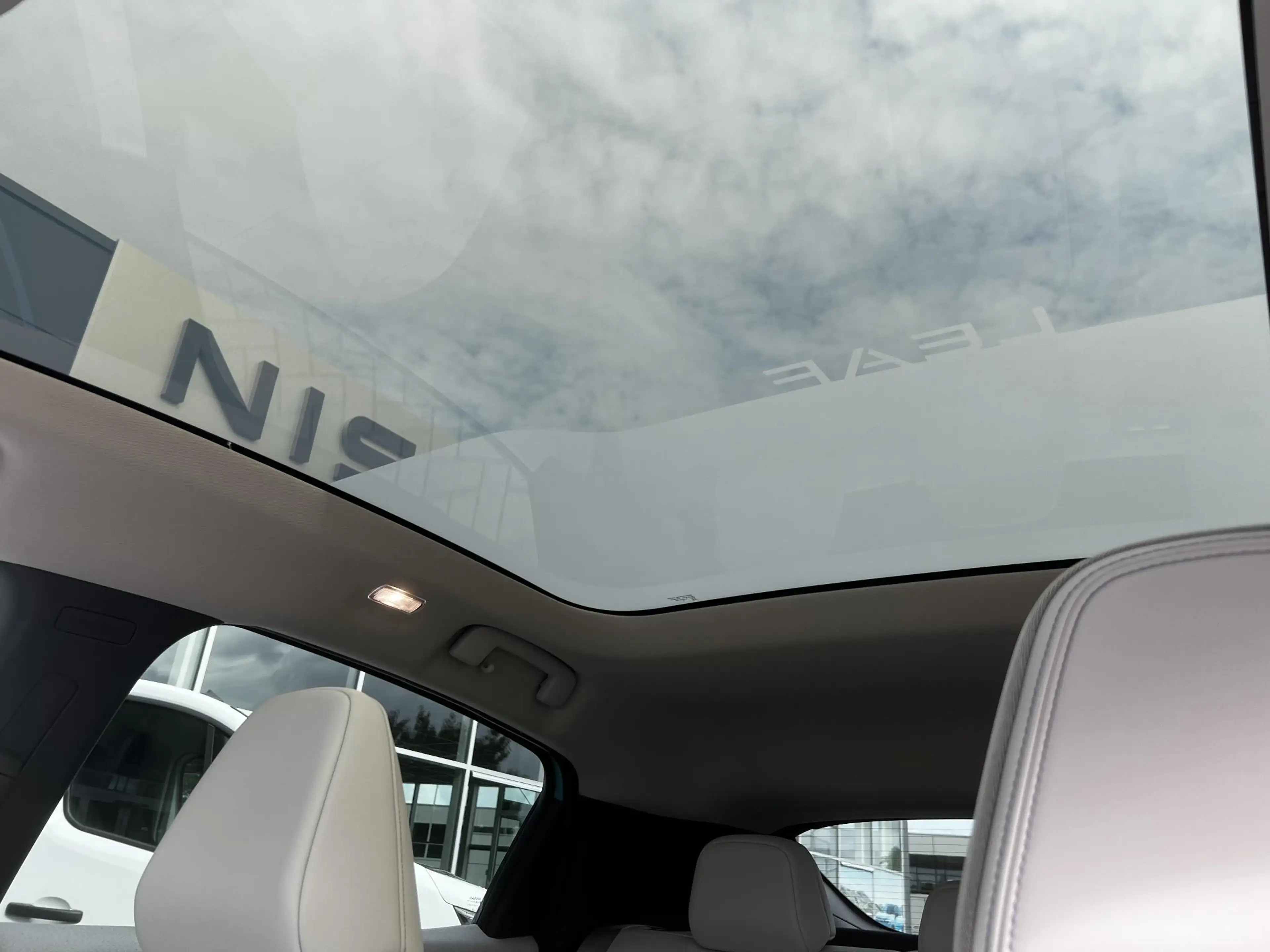 Nissan Leaf Evolve 75 kWh | Heads up display | Panoramadak | — photo 15