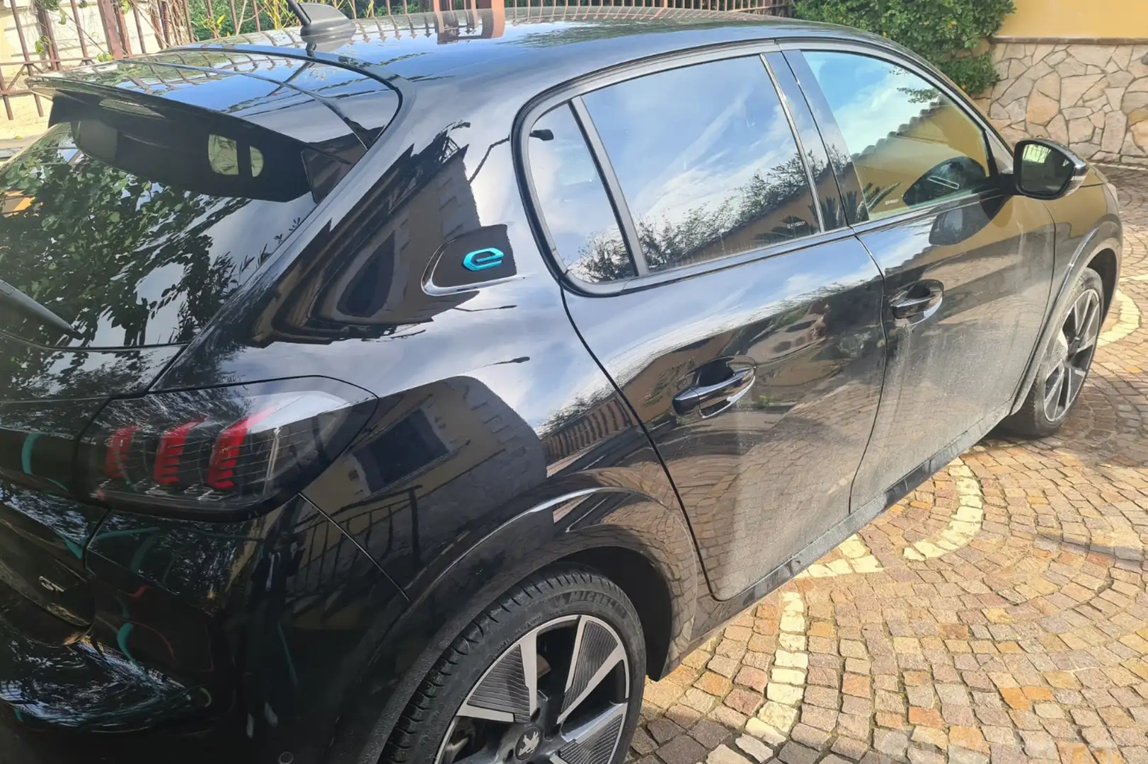 Peugeot e-208 GT Nero - 2