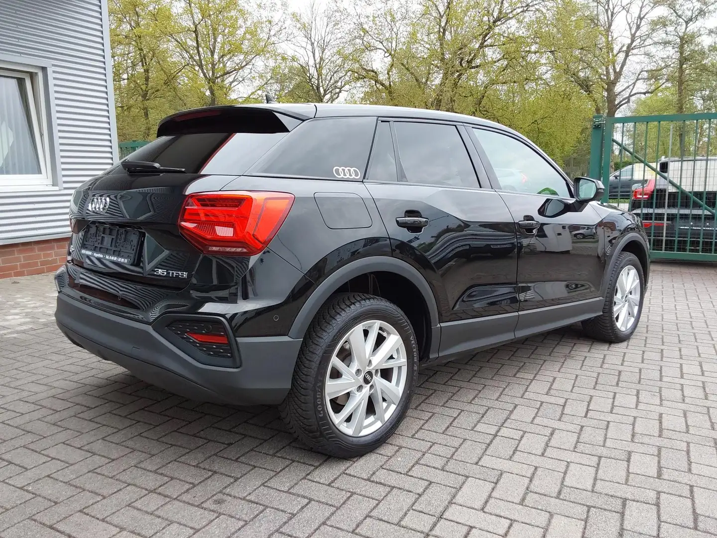 Audi Q2 35 1.5 TFSI APP/LED/SHZ/PDC/KAM/NAV 110 kW (150... Zwart - 2