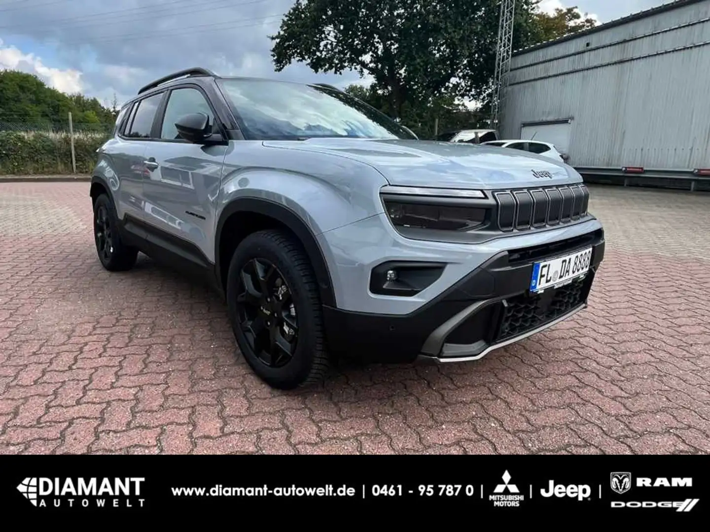 Sonstige Marken Avenger 4XE MY25-Overland 1,2 AWD Grau - 1
