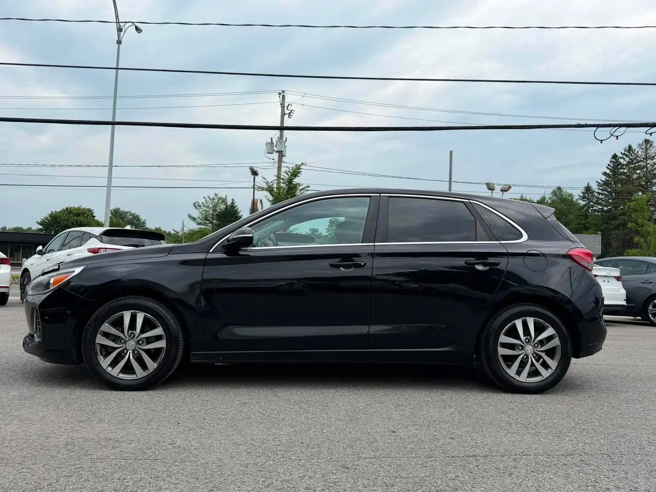 Hyundai ELANTRA photo Hyundai ELANTRA