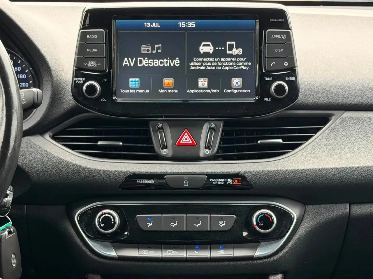 Hyundai ELANTRA photo Hyundai ELANTRA