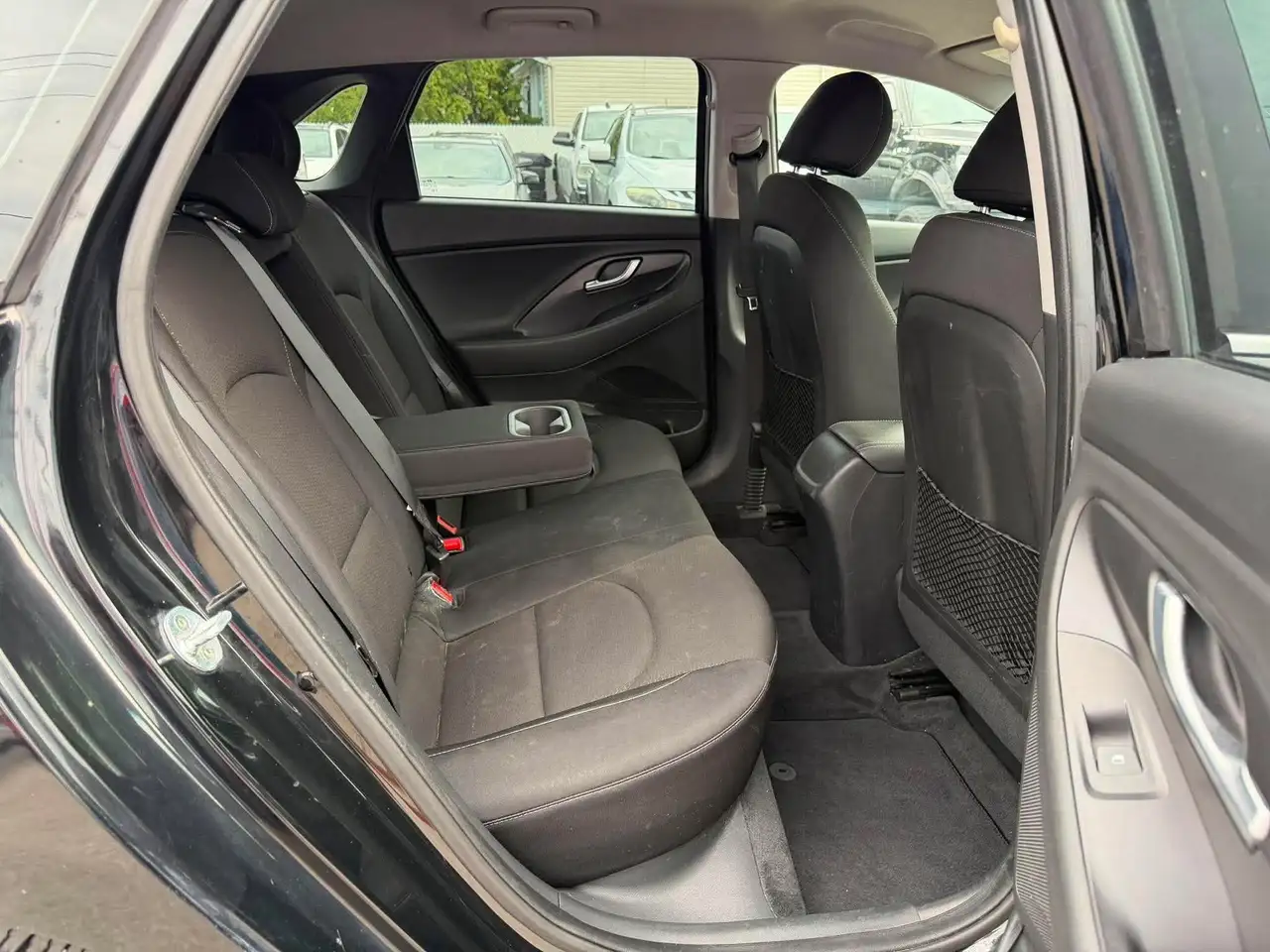 Hyundai ELANTRA photo Hyundai ELANTRA