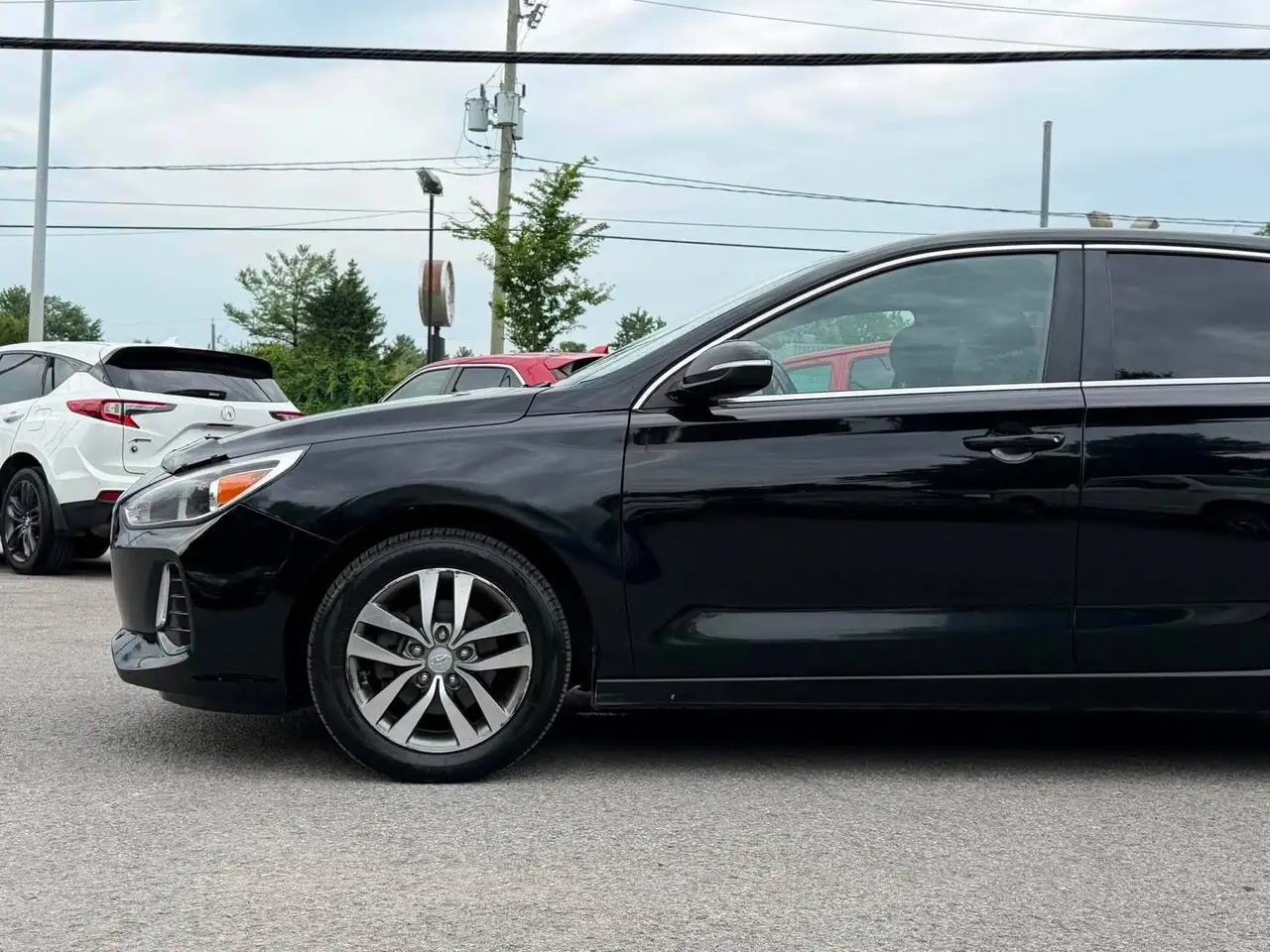 Hyundai ELANTRA photo Hyundai ELANTRA