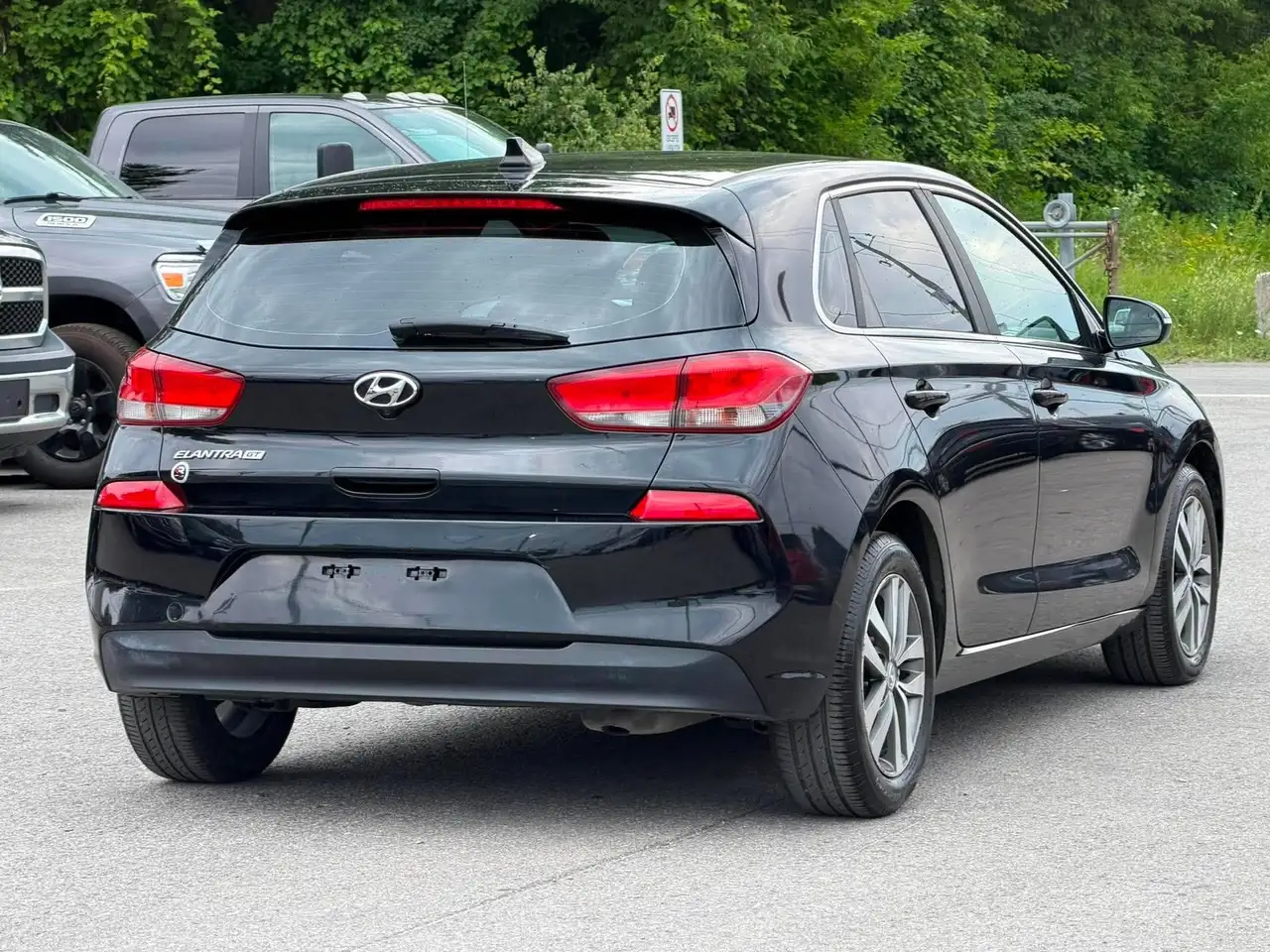 Hyundai ELANTRA photo Hyundai ELANTRA