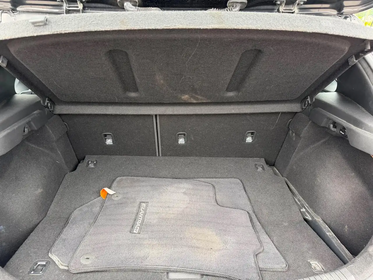 Hyundai ELANTRA photo Hyundai ELANTRA