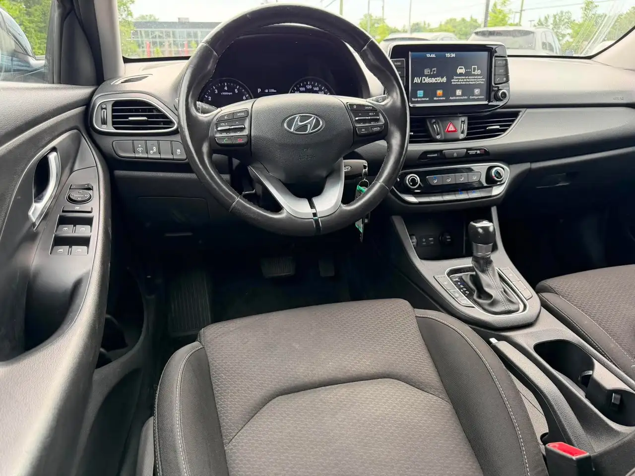 Hyundai ELANTRA photo Hyundai ELANTRA
