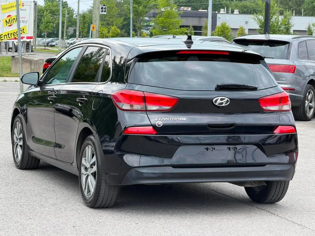 Hyundai ELANTRA photo Hyundai ELANTRA