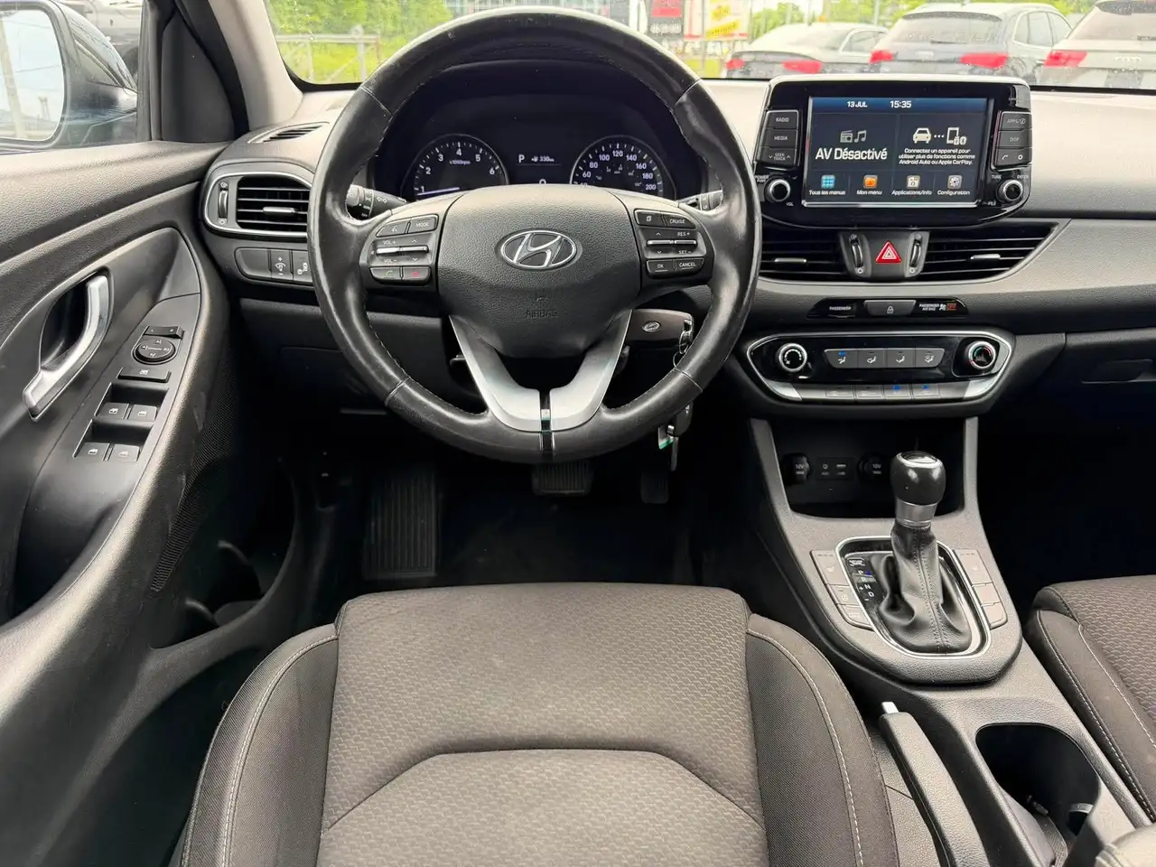 Hyundai ELANTRA photo Hyundai ELANTRA