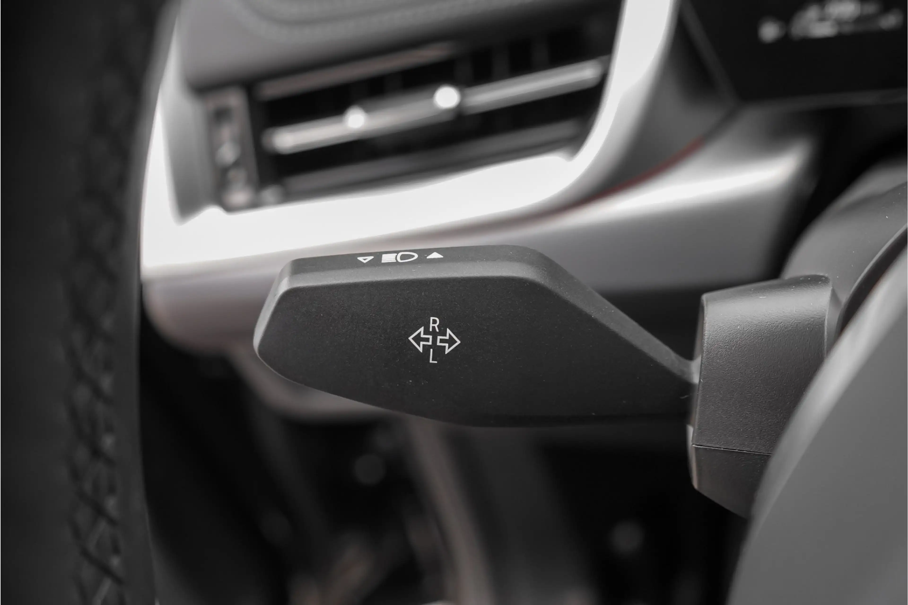 BMW X1 xDrive25e M-Sport Adaptief LED Keyless 99% SOH Sto — photo 34
