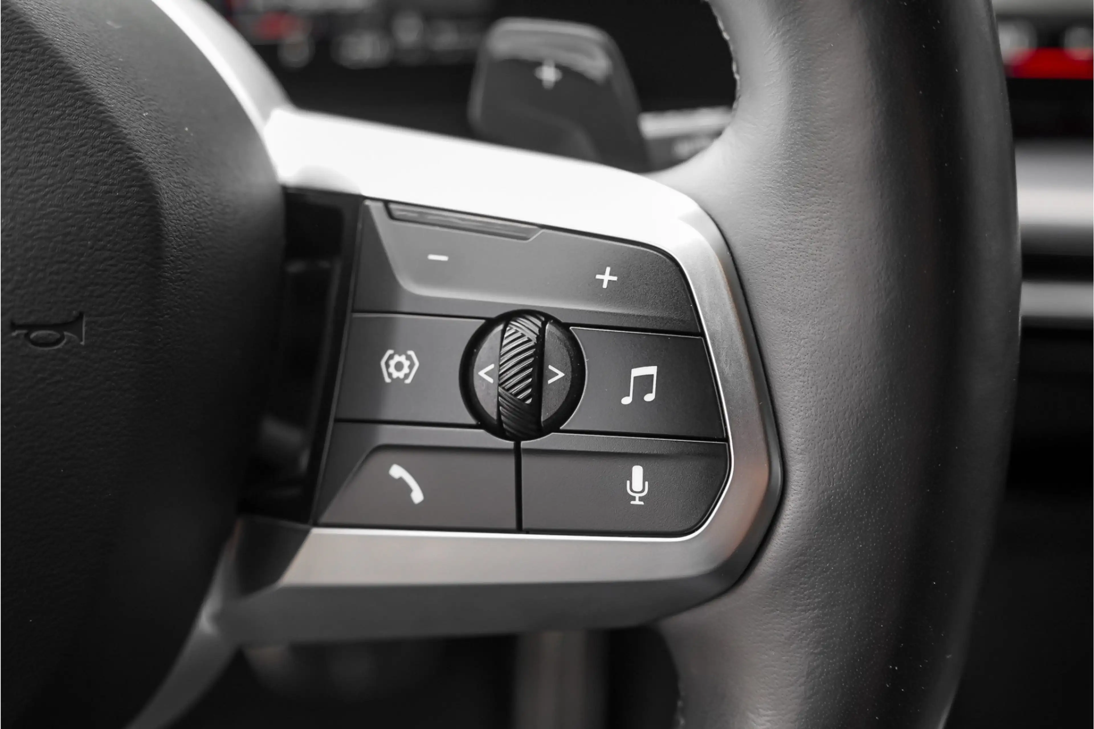 BMW X1 xDrive25e M-Sport Adaptief LED Keyless 99% SOH Sto — photo 33