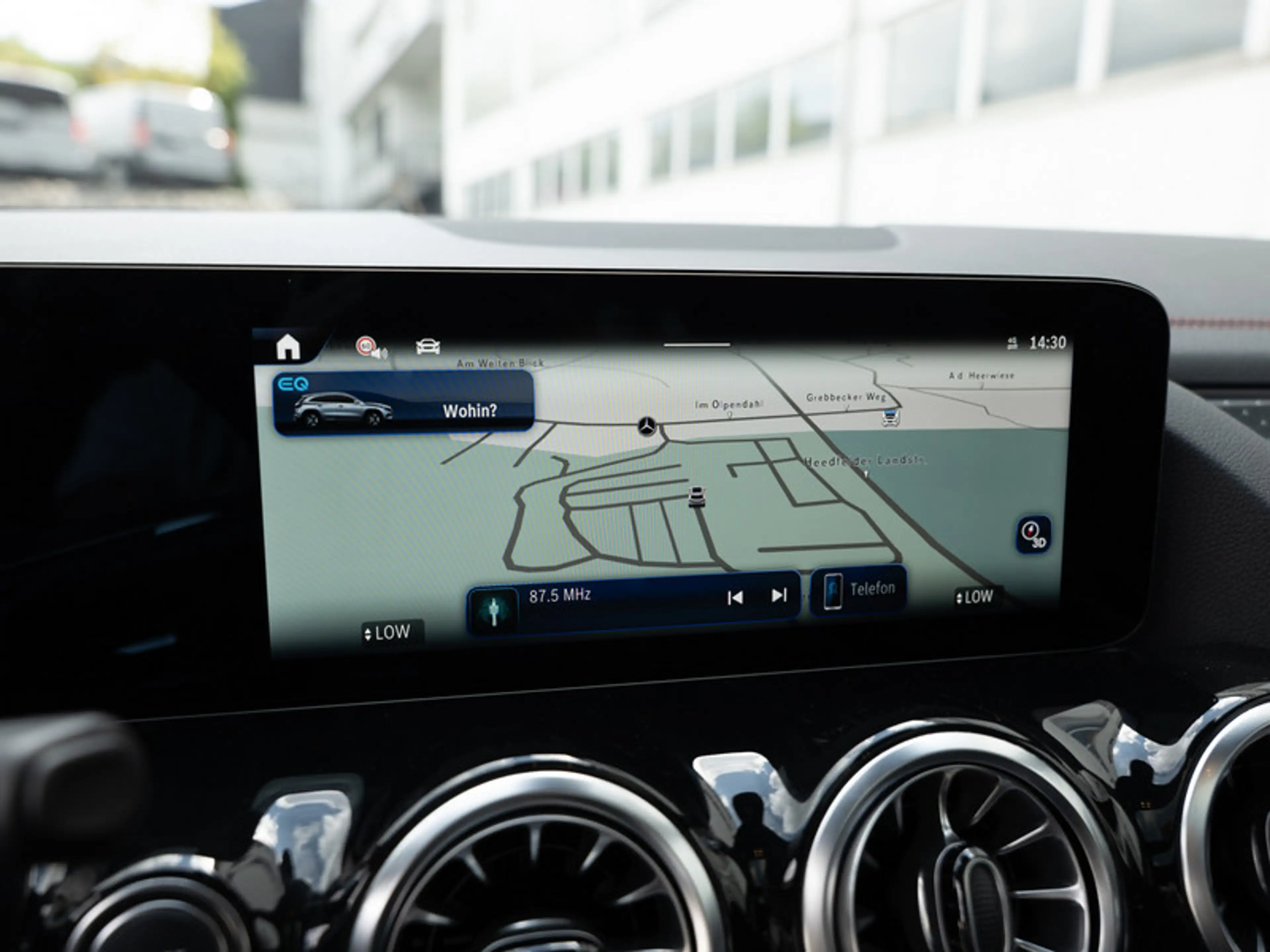 Mercedes-Benz EQA 350 4M AMG-Sport/Pano/Burm/AHK/Distr/Night — photo 11