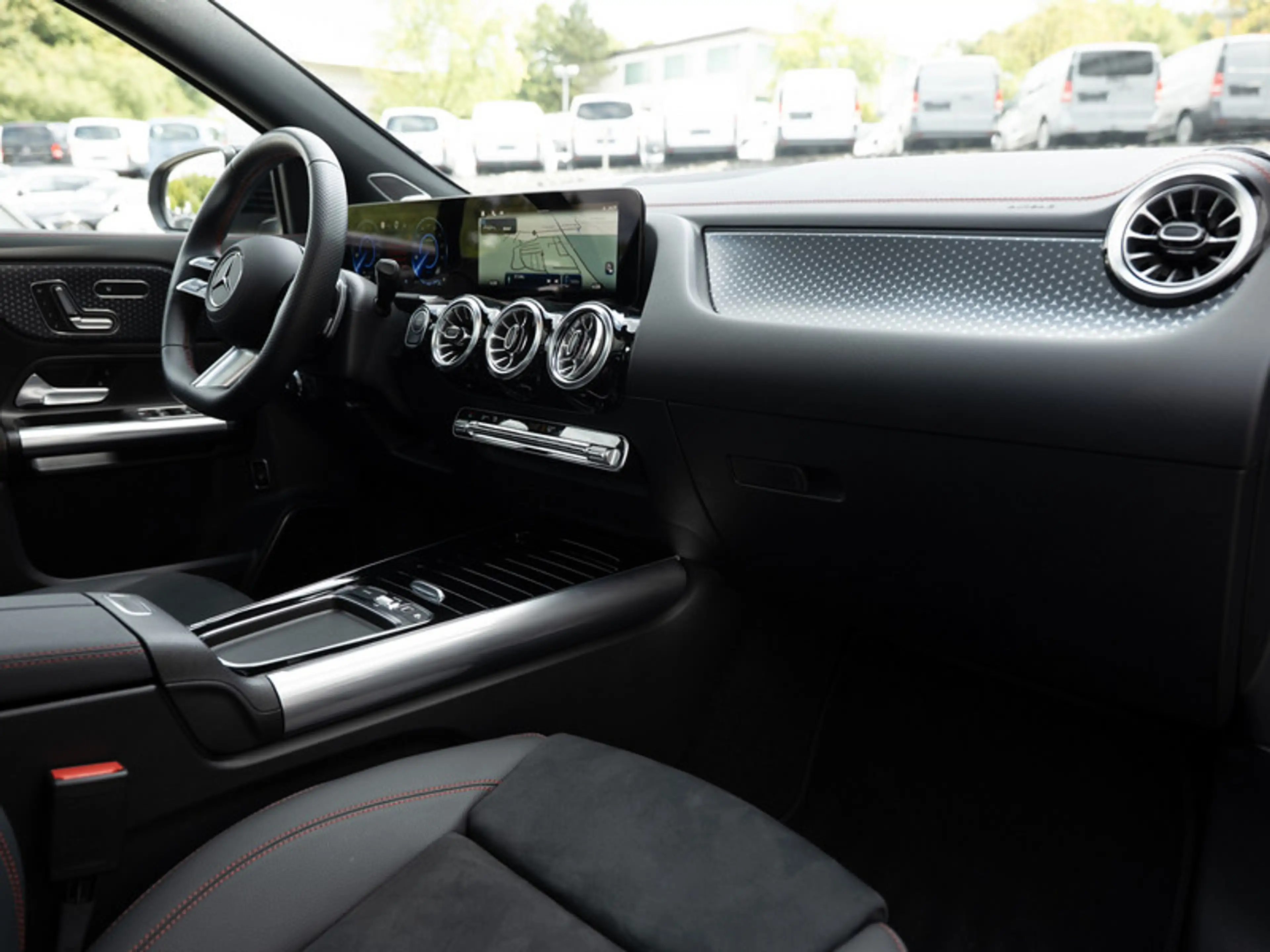 Mercedes-Benz EQA 350 4M AMG-Sport/Pano/Burm/AHK/Distr/Night — photo 3