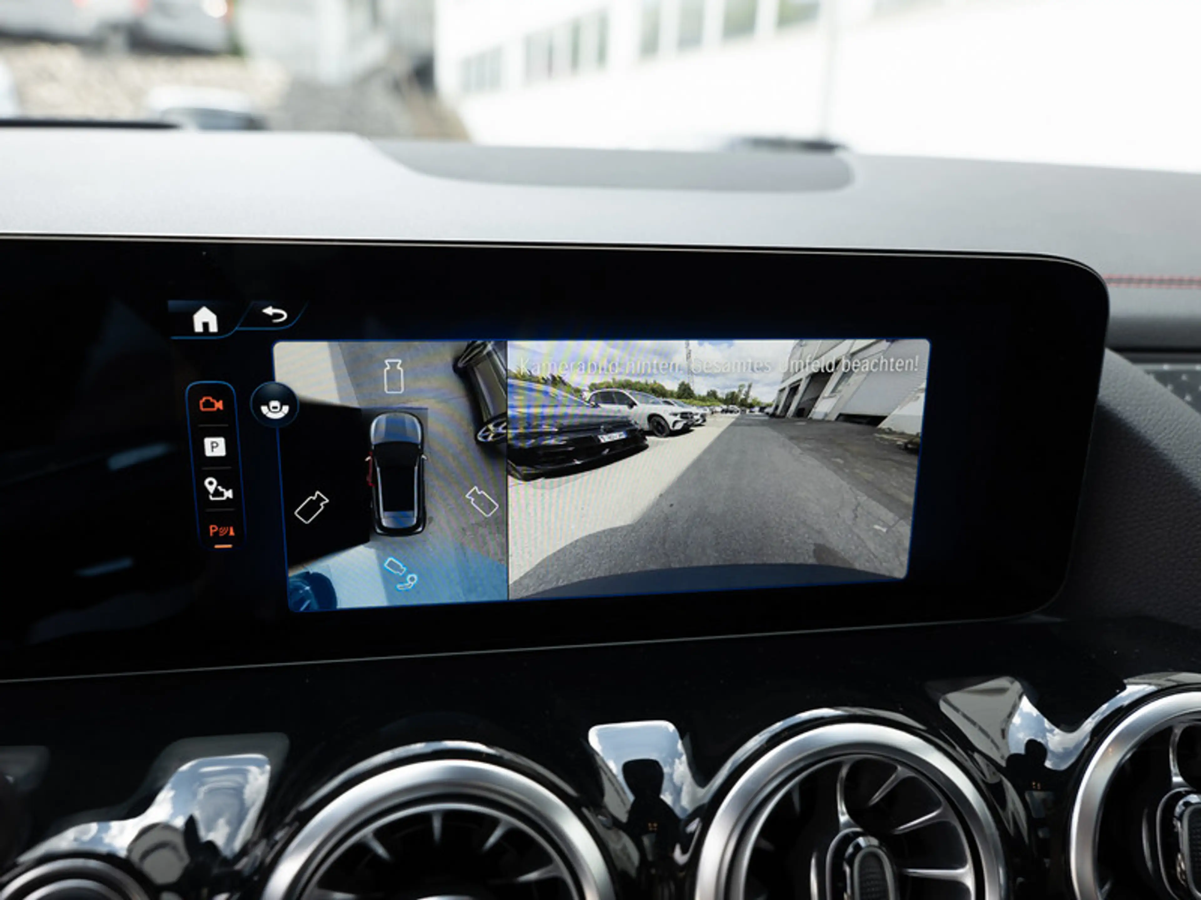 Mercedes-Benz EQA 350 4M AMG-Sport/Pano/Burm/AHK/Distr/Night — photo 15