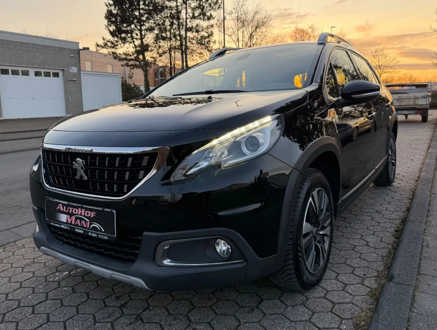 Peugeot 2008 Allure/TÜV Neu/Panorama/Navi/ALU - 1