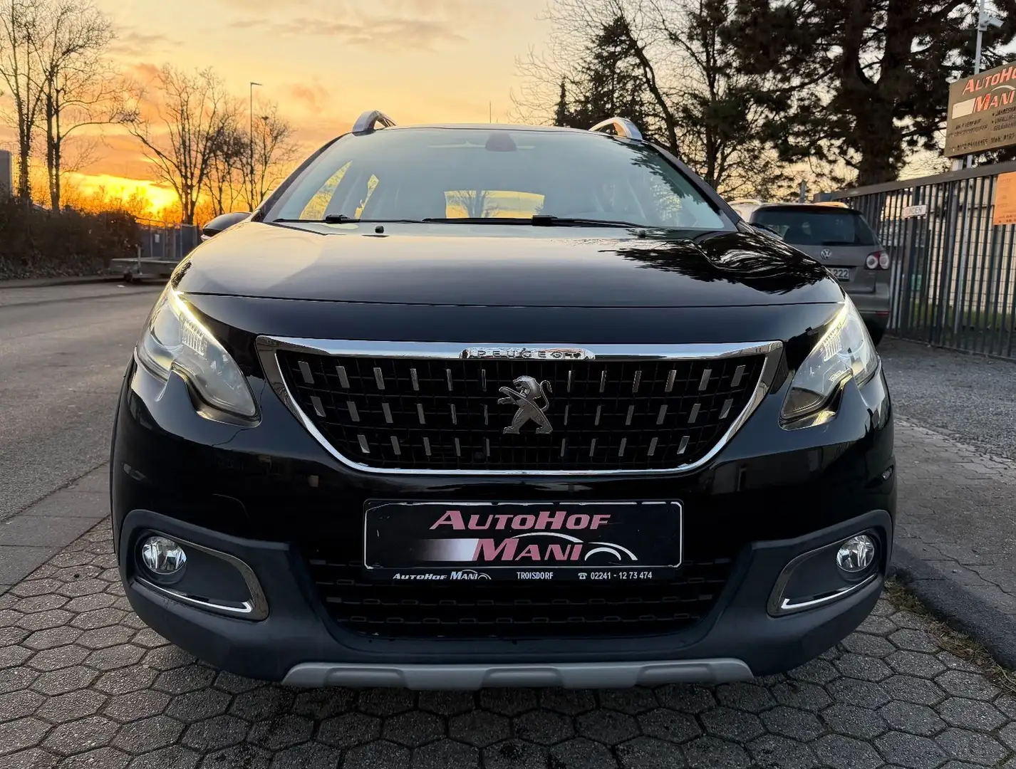 Peugeot 2008 Allure/TÜV Neu/Panorama/Navi/ALU - 2