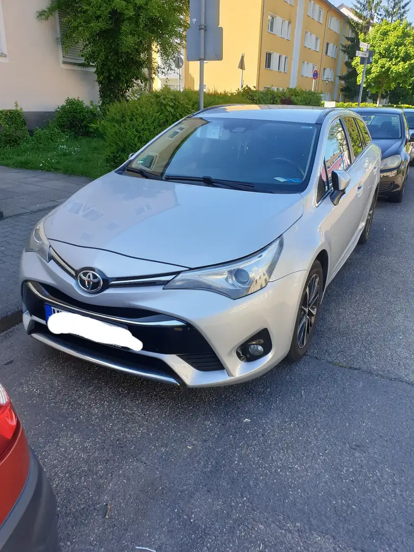 Toyota Avensis Touring Sports 1.8 Team Deutschland - 1
