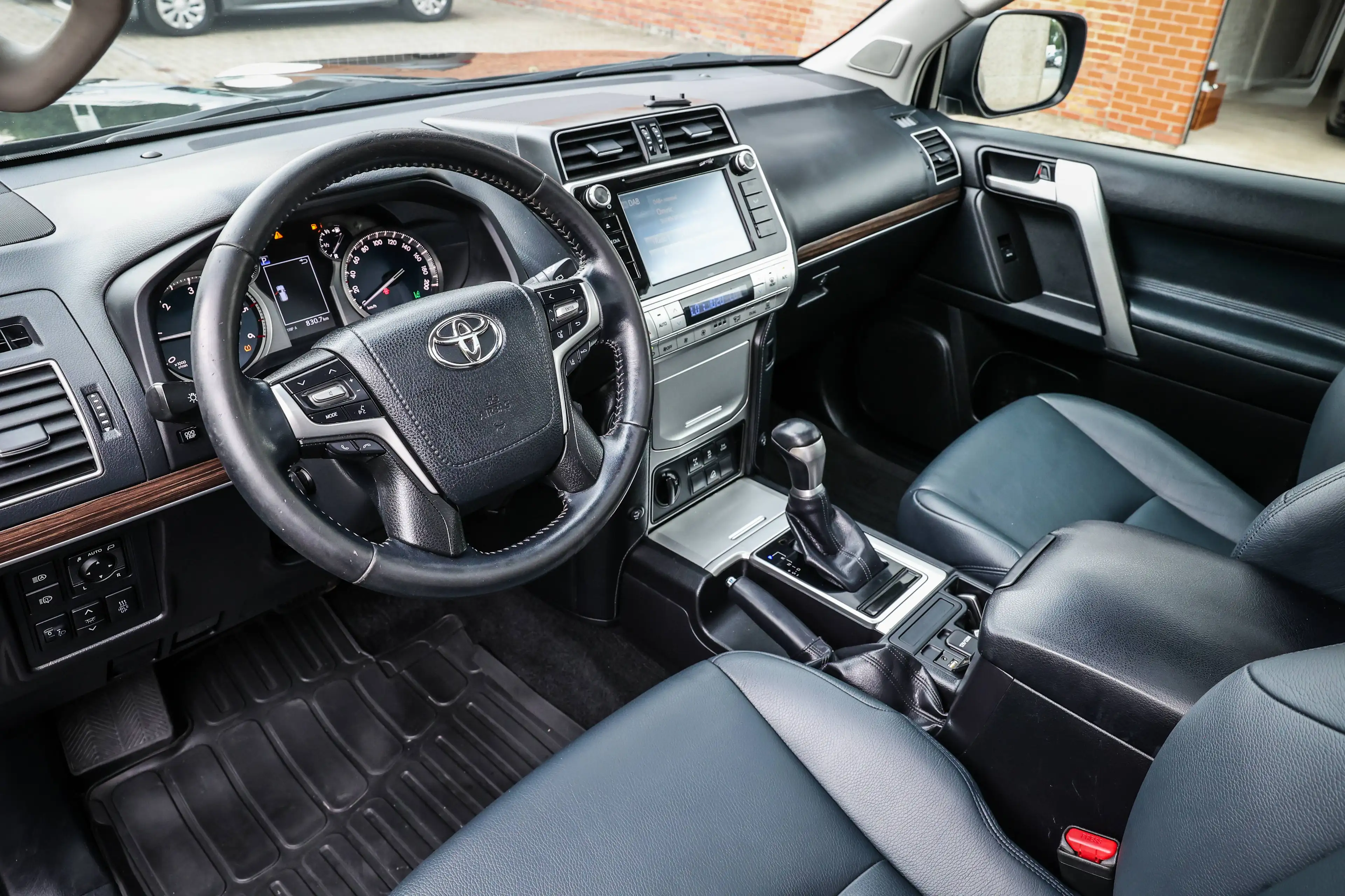 Toyota Land Cruiser STYLE-UITVOERING*SCHUIFDAK*360°CAMERA*PARKEERSENSOREN*LEDER+ZETELVERWARMING* — photo 10