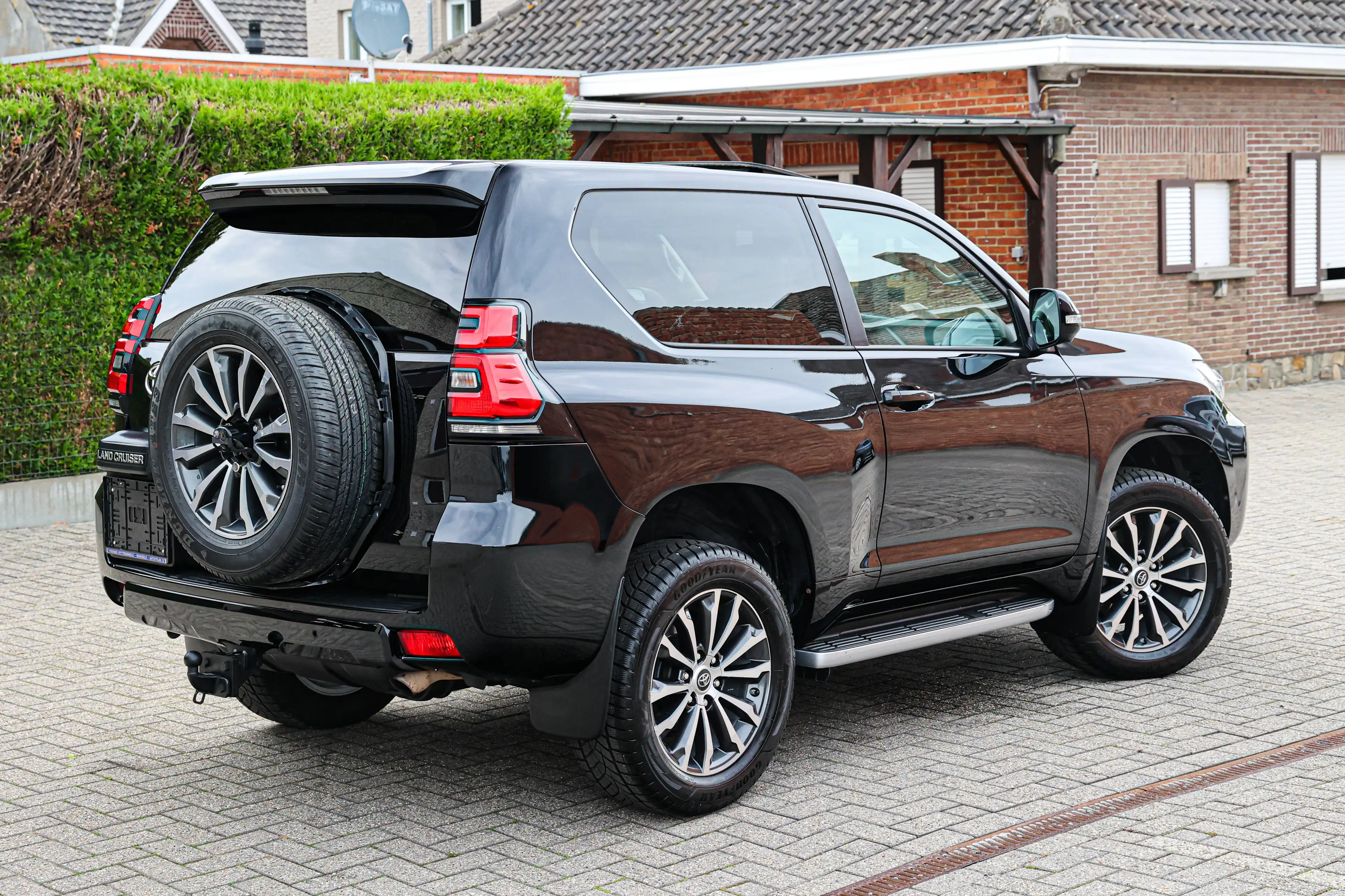 Toyota Land Cruiser STYLE-UITVOERING*SCHUIFDAK*360°CAMERA*PARKEERSENSOREN*LEDER+ZETELVERWARMING* — photo 5