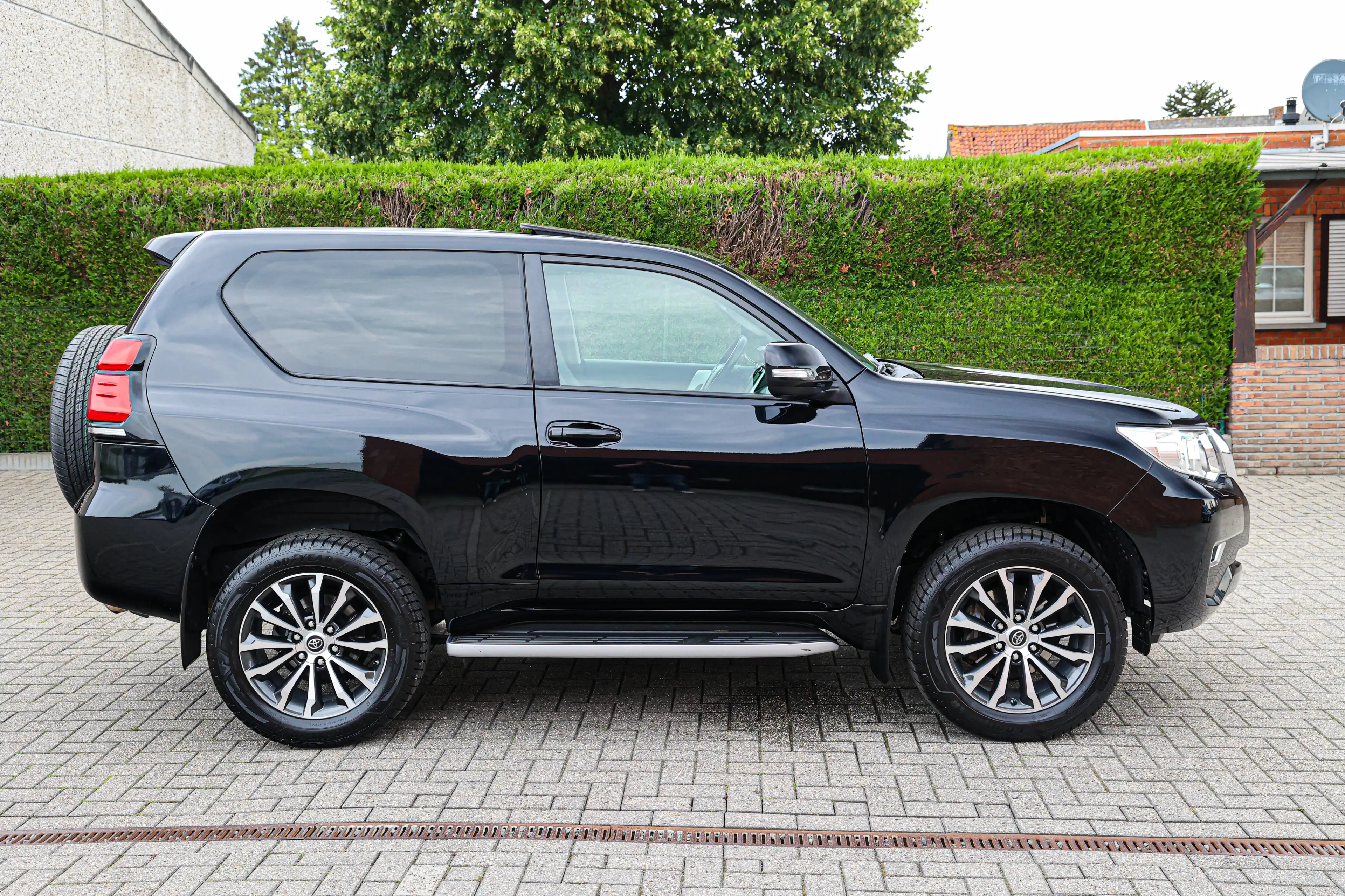 Toyota Land Cruiser STYLE-UITVOERING*SCHUIFDAK*360°CAMERA*PARKEERSENSOREN*LEDER+ZETELVERWARMING* — photo 4