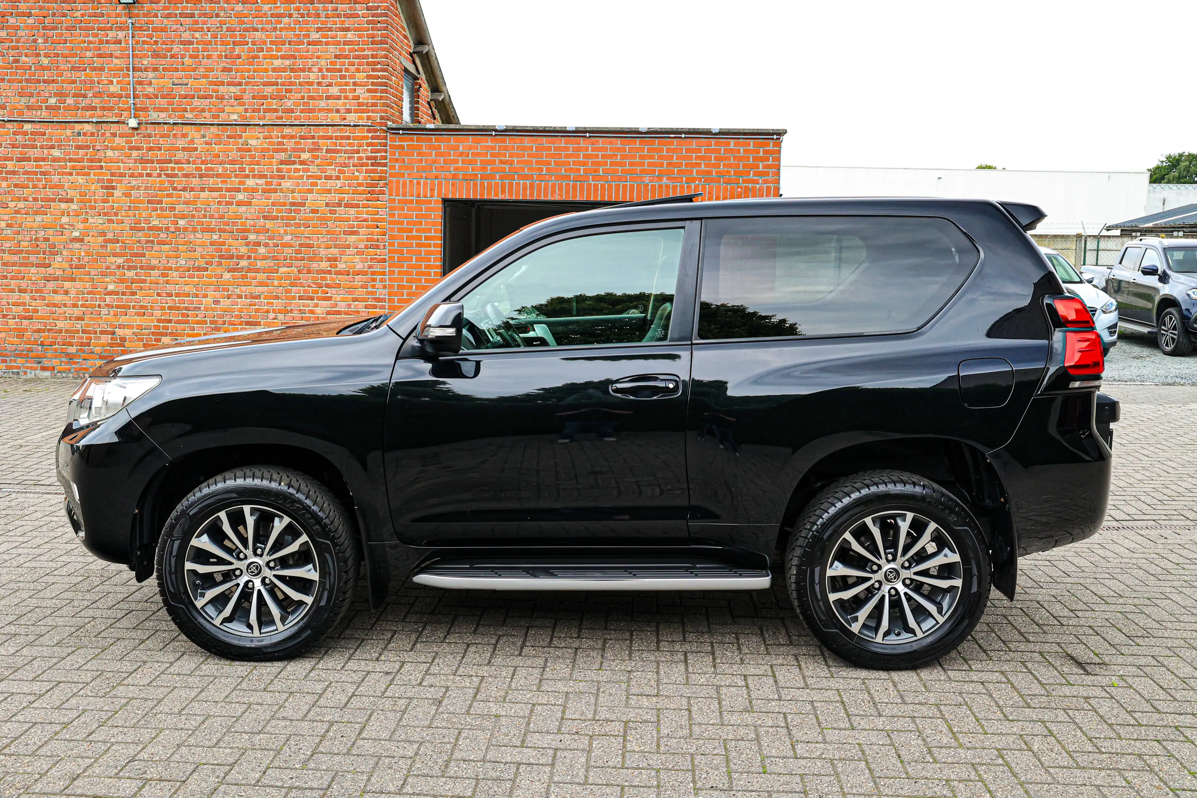 Toyota Land Cruiser STYLE-UITVOERING*SCHUIFDAK*360°CAMERA*PARKEERSENSOREN*LEDER+ZETELVERWARMING* — photo 8