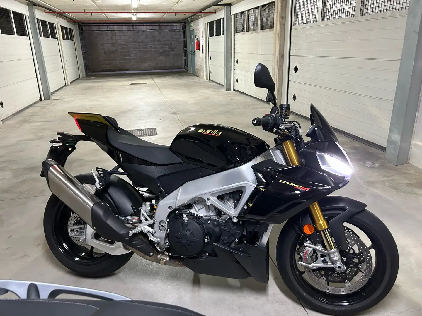 Aprilia Tuono 1100 v4 Factory - 2