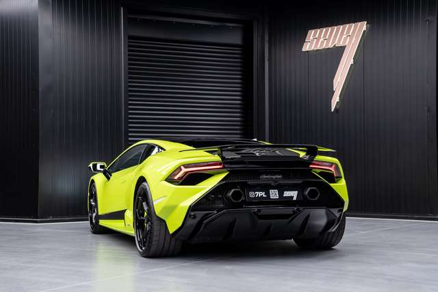 Lamborghini Huracán Tecnica Carbon front & rear bonnet + Alcantara