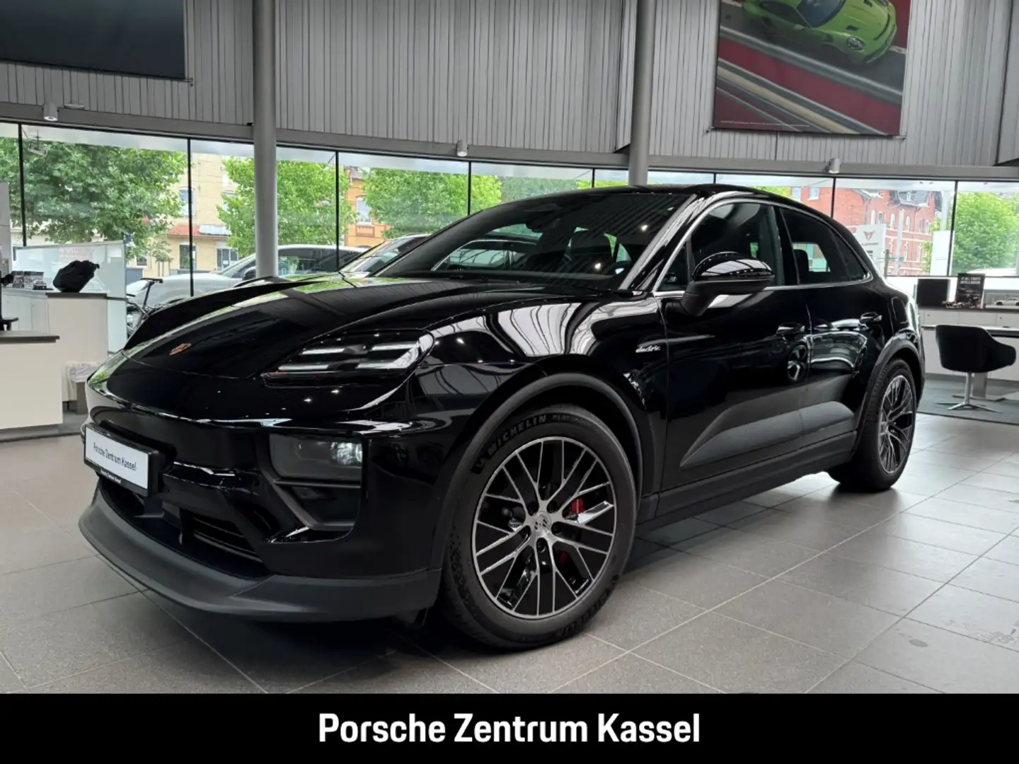 Porsche Macan Electric 4 S 4S Schwarz - 1