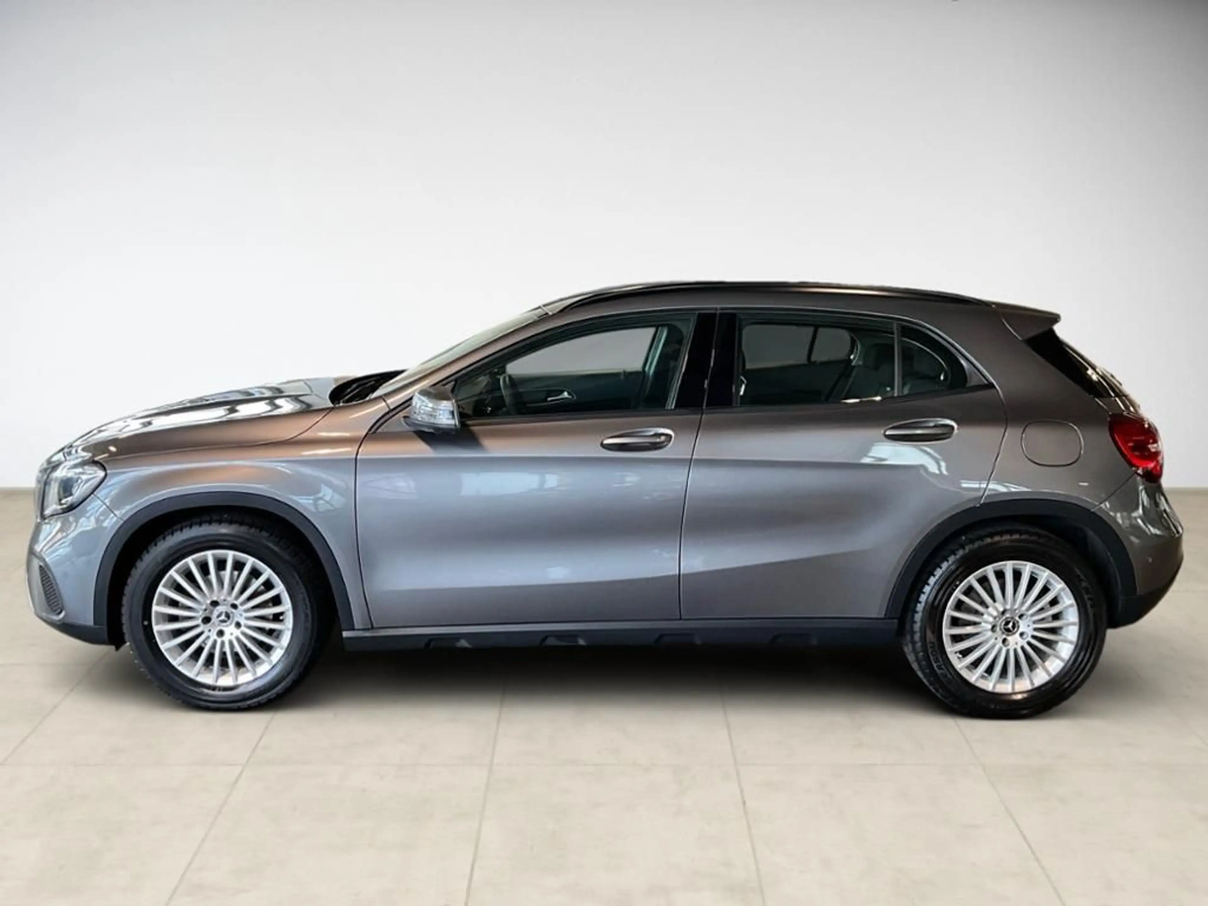 Mercedes-Benz GLA 180 Sport Utility Vehicle 360 AHK Kam. LED — photo 7