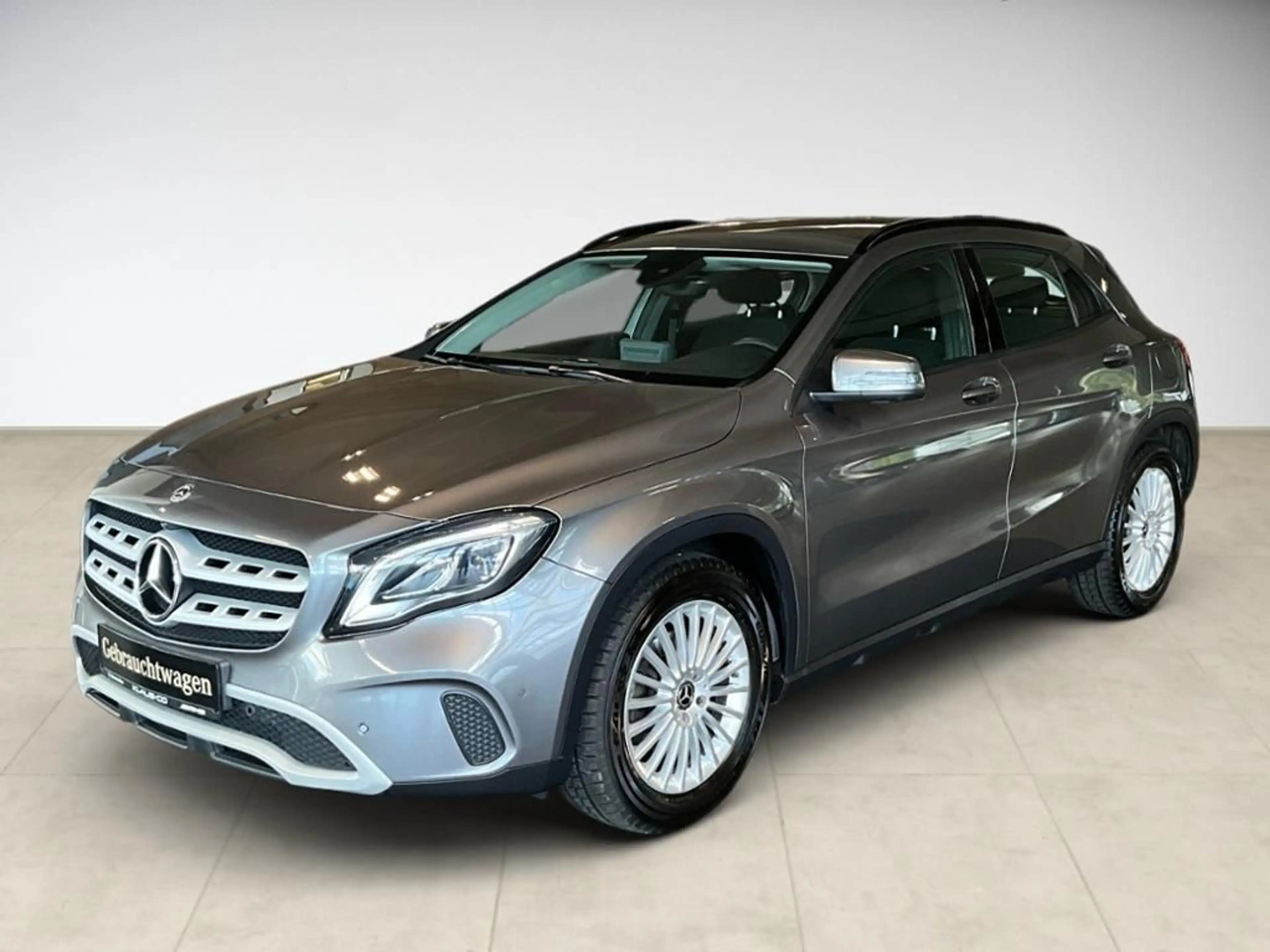 Mercedes-Benz GLA 180 Sport Utility Vehicle 360 AHK Kam. LED