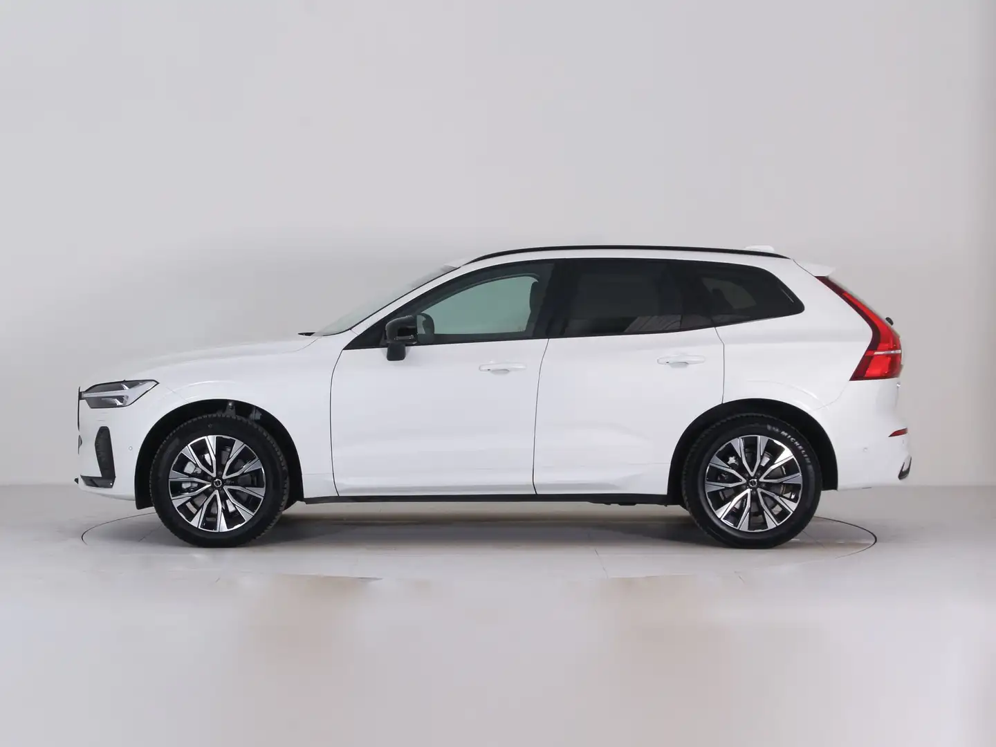 Volvo XC60 B4 (bz) 197CV FWD PLUS DARK Bianco - 2