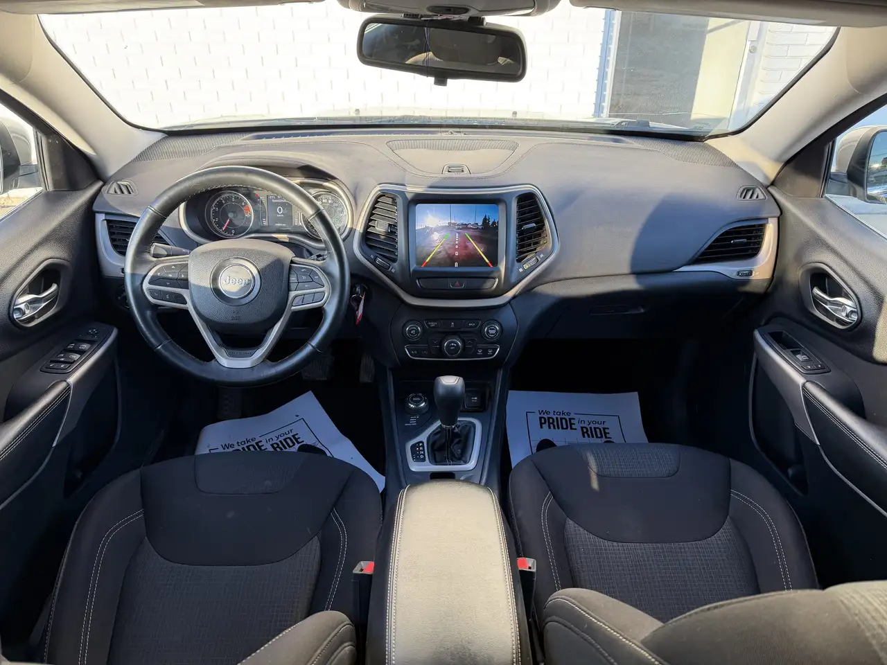 Jeep Cherokee снимка Jeep Cherokee