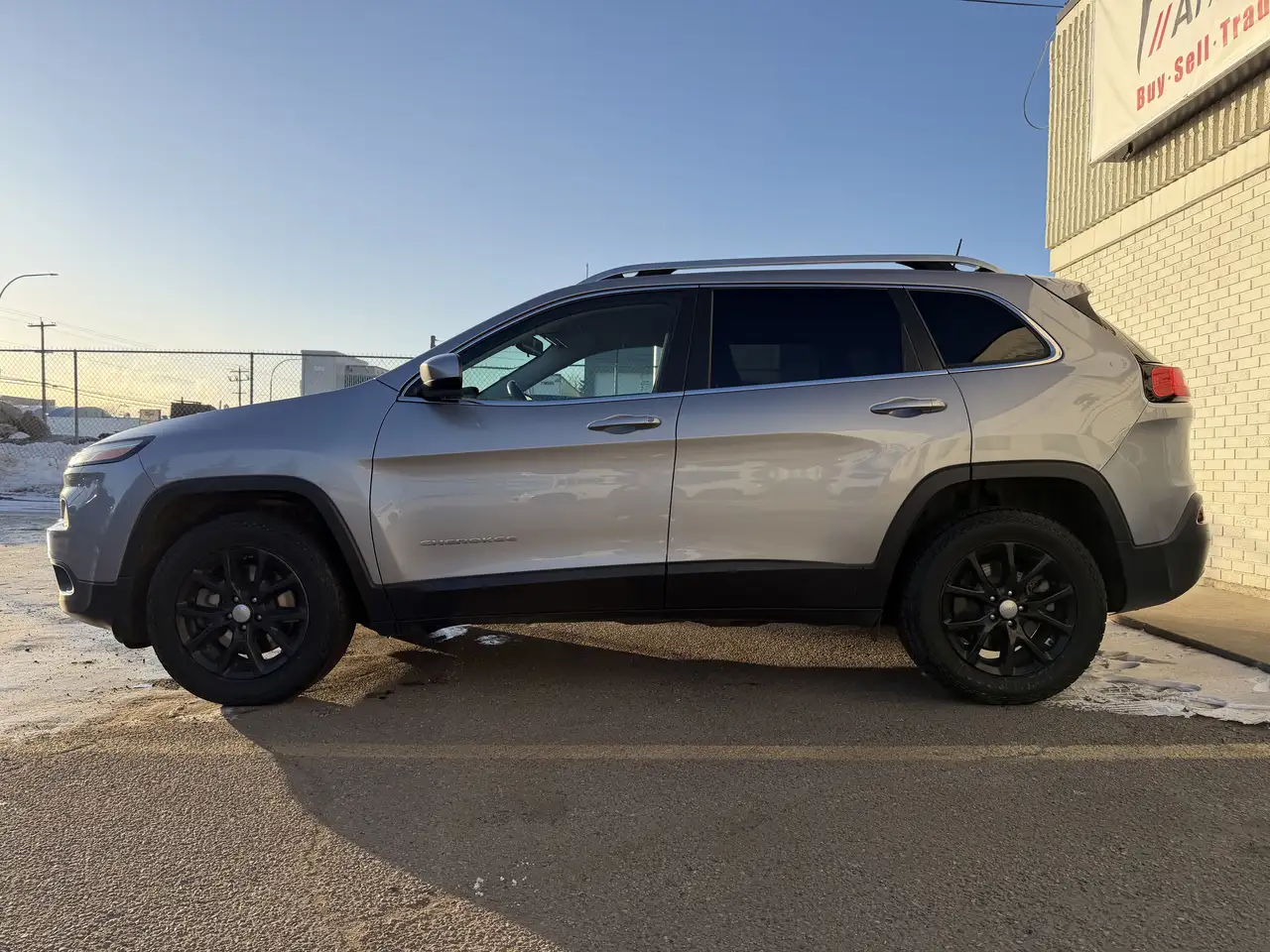Jeep Cherokee снимка Jeep Cherokee
